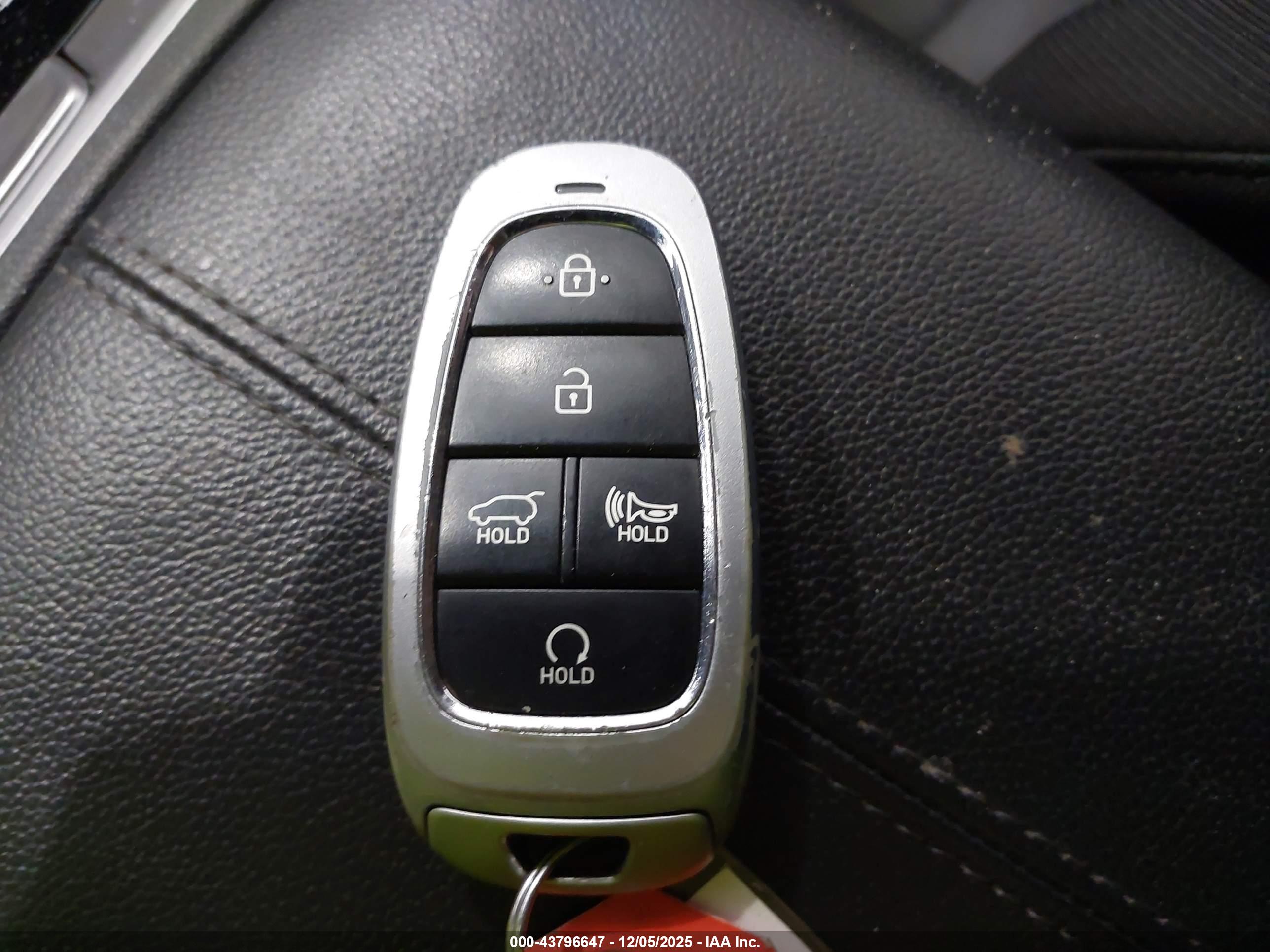HYUNDAI TUCSON image 11