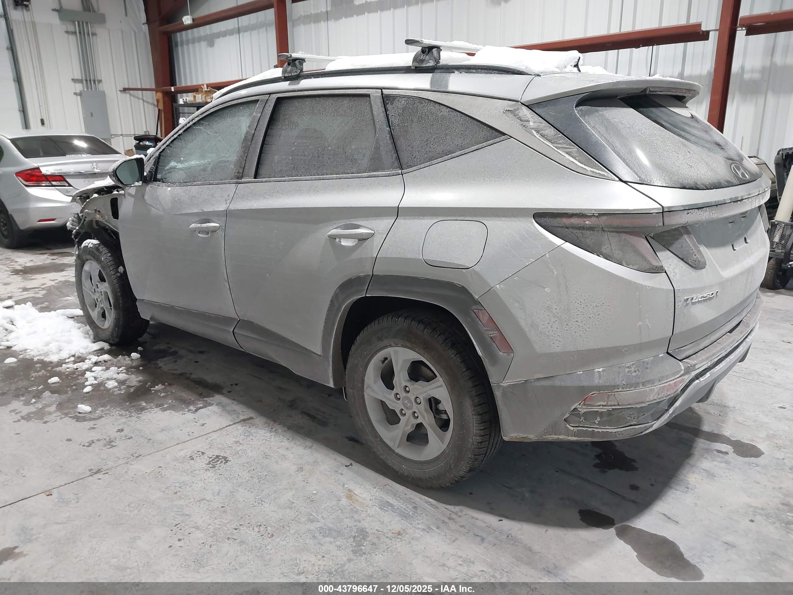 HYUNDAI TUCSON image 3