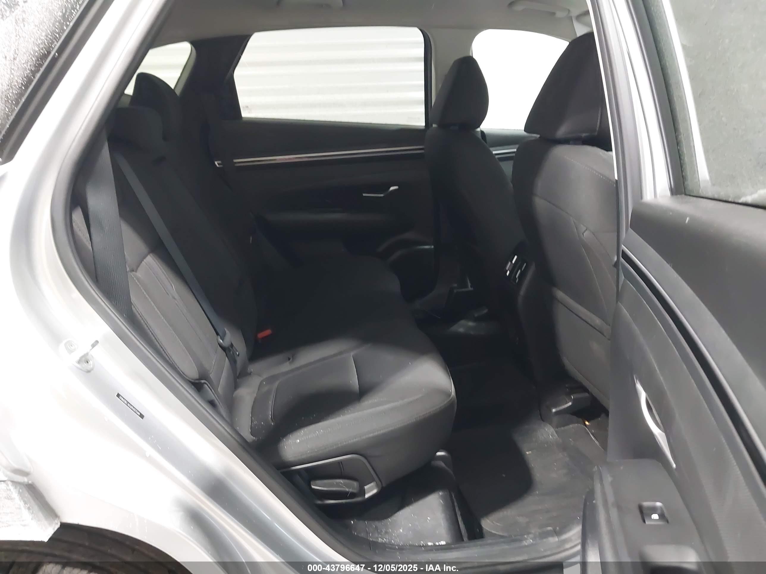 HYUNDAI TUCSON image 8