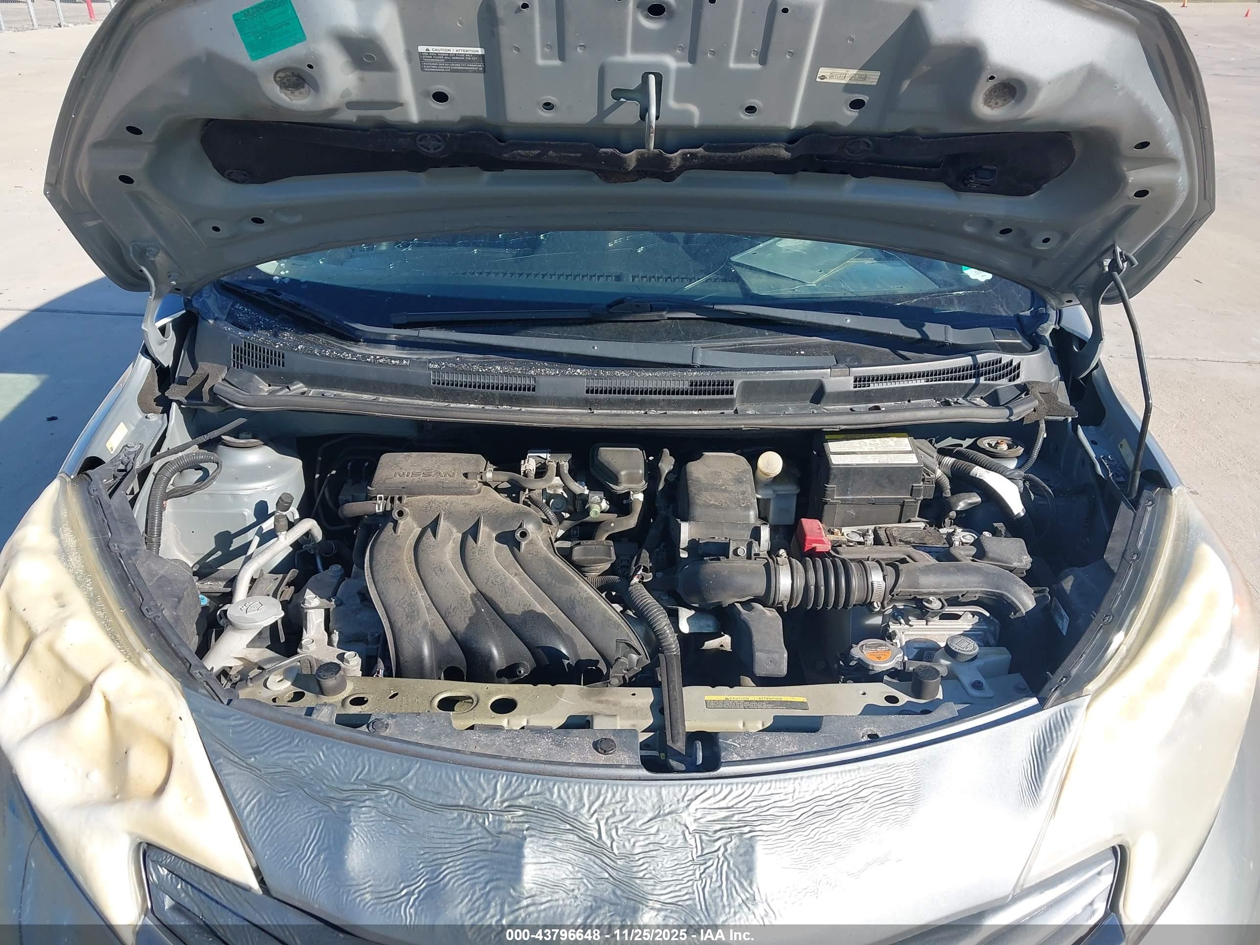 NISSAN VERSA image 10