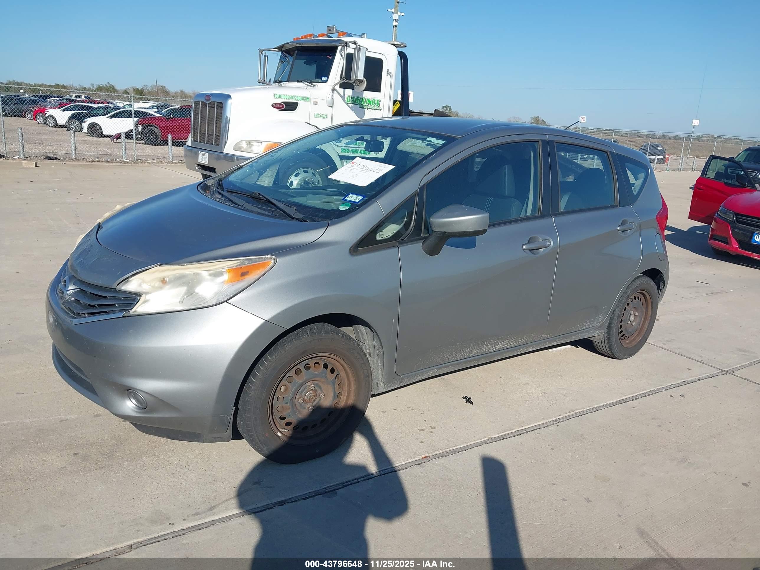 NISSAN VERSA image 2