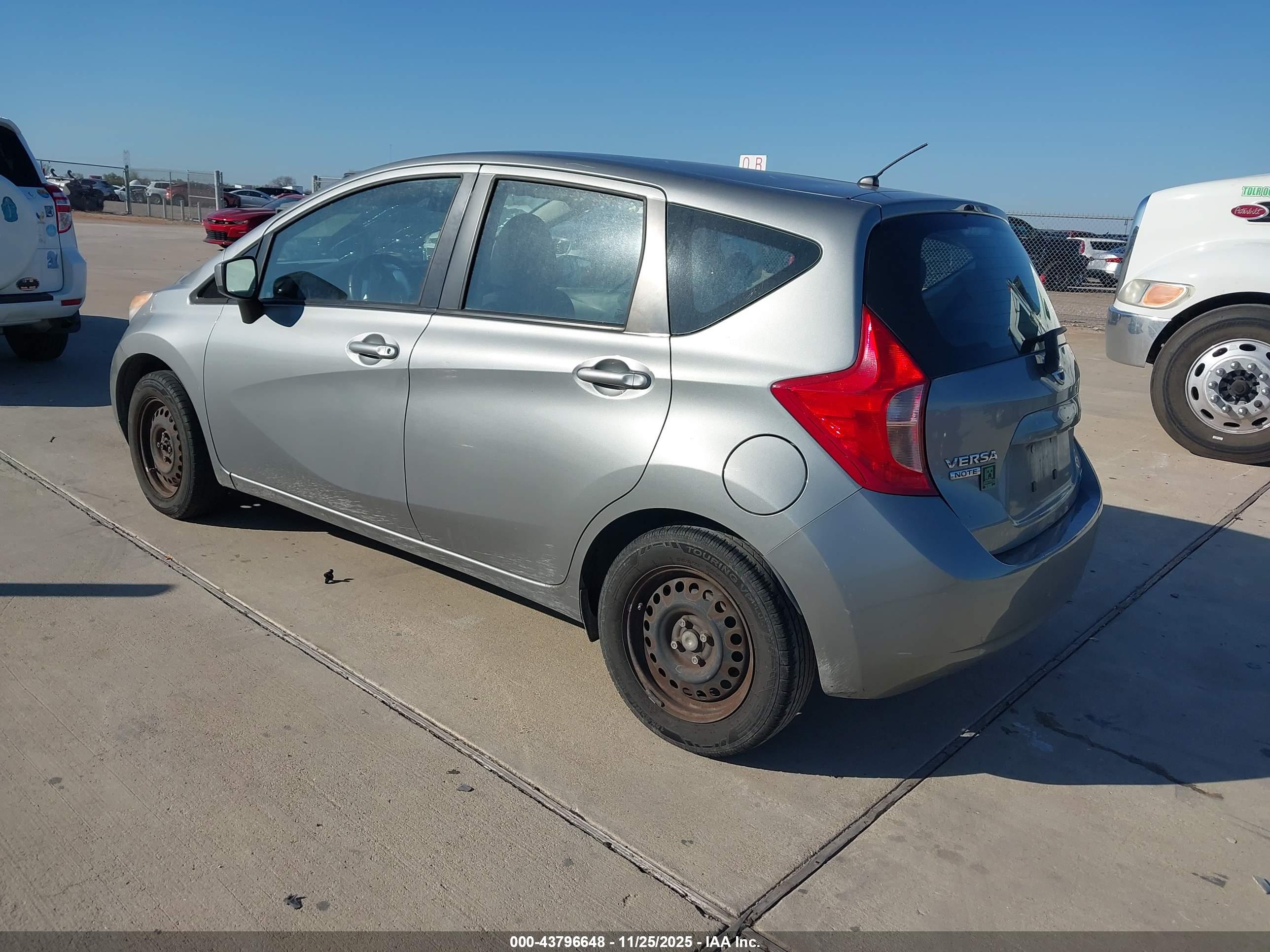 NISSAN VERSA image 3