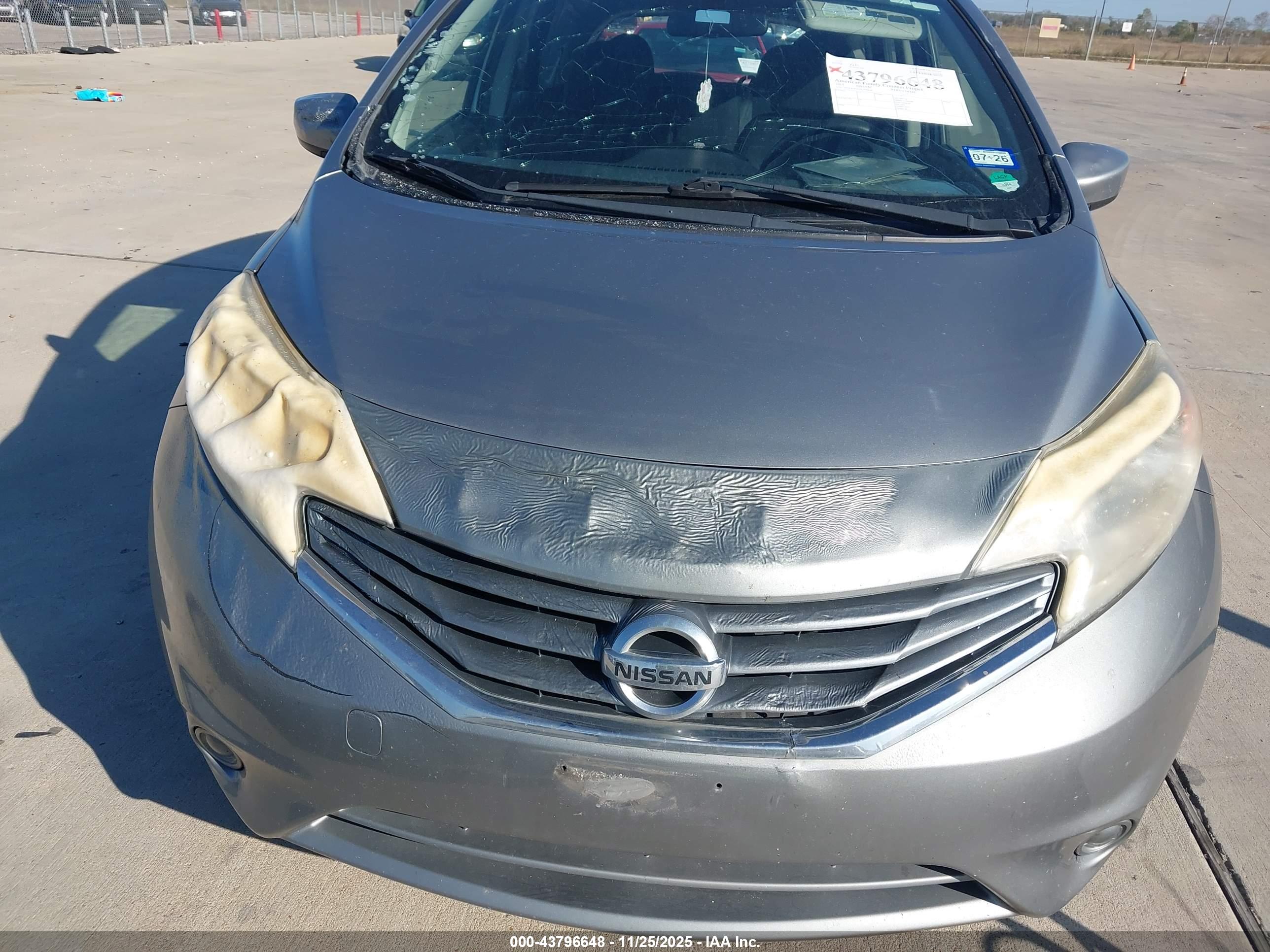 NISSAN VERSA image 6