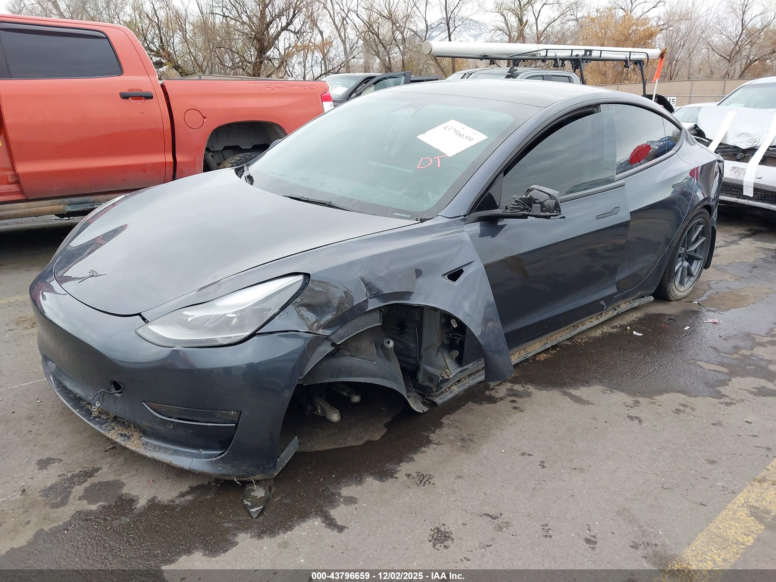 TESLA MODEL image 2