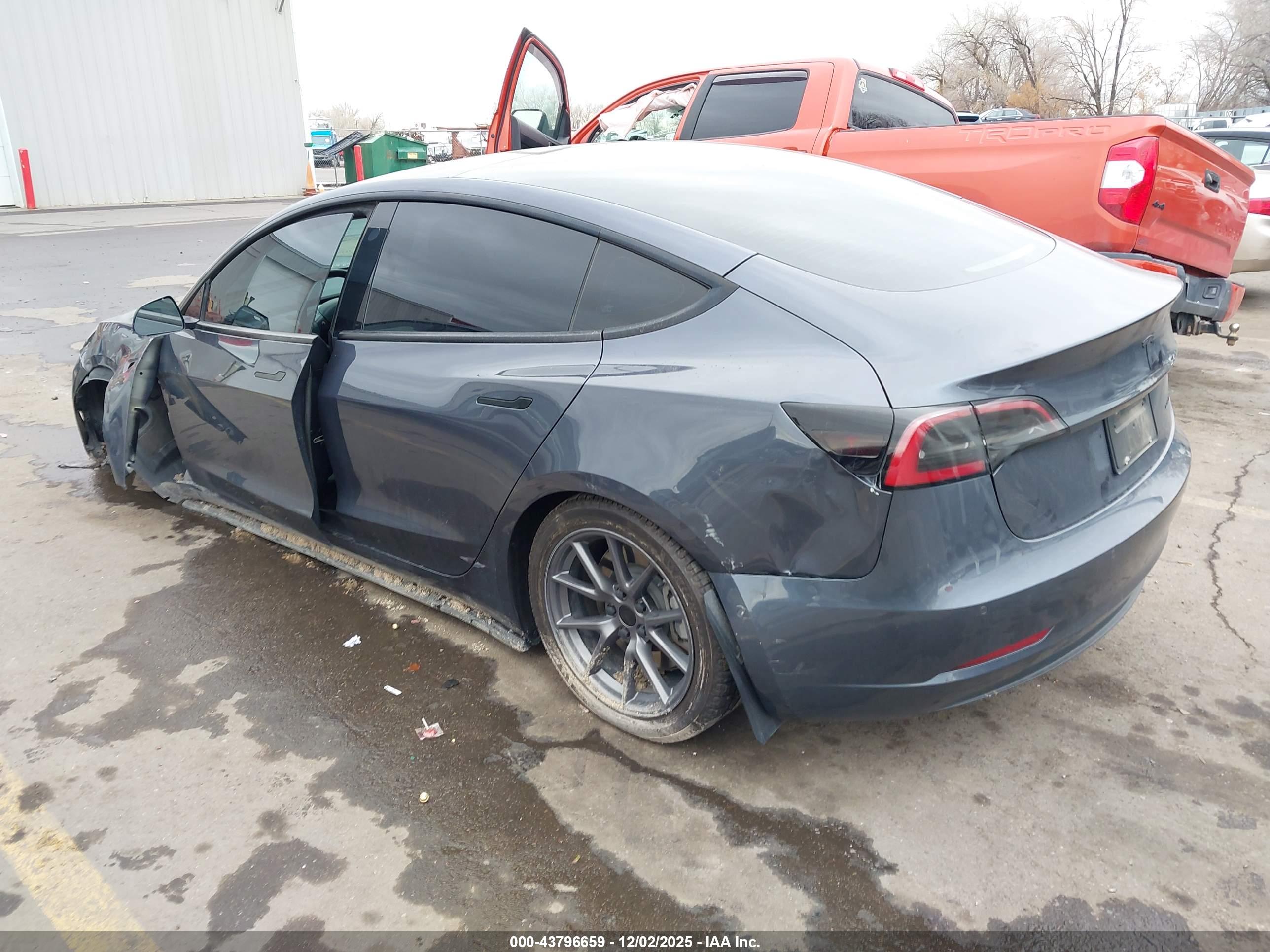 TESLA MODEL image 3