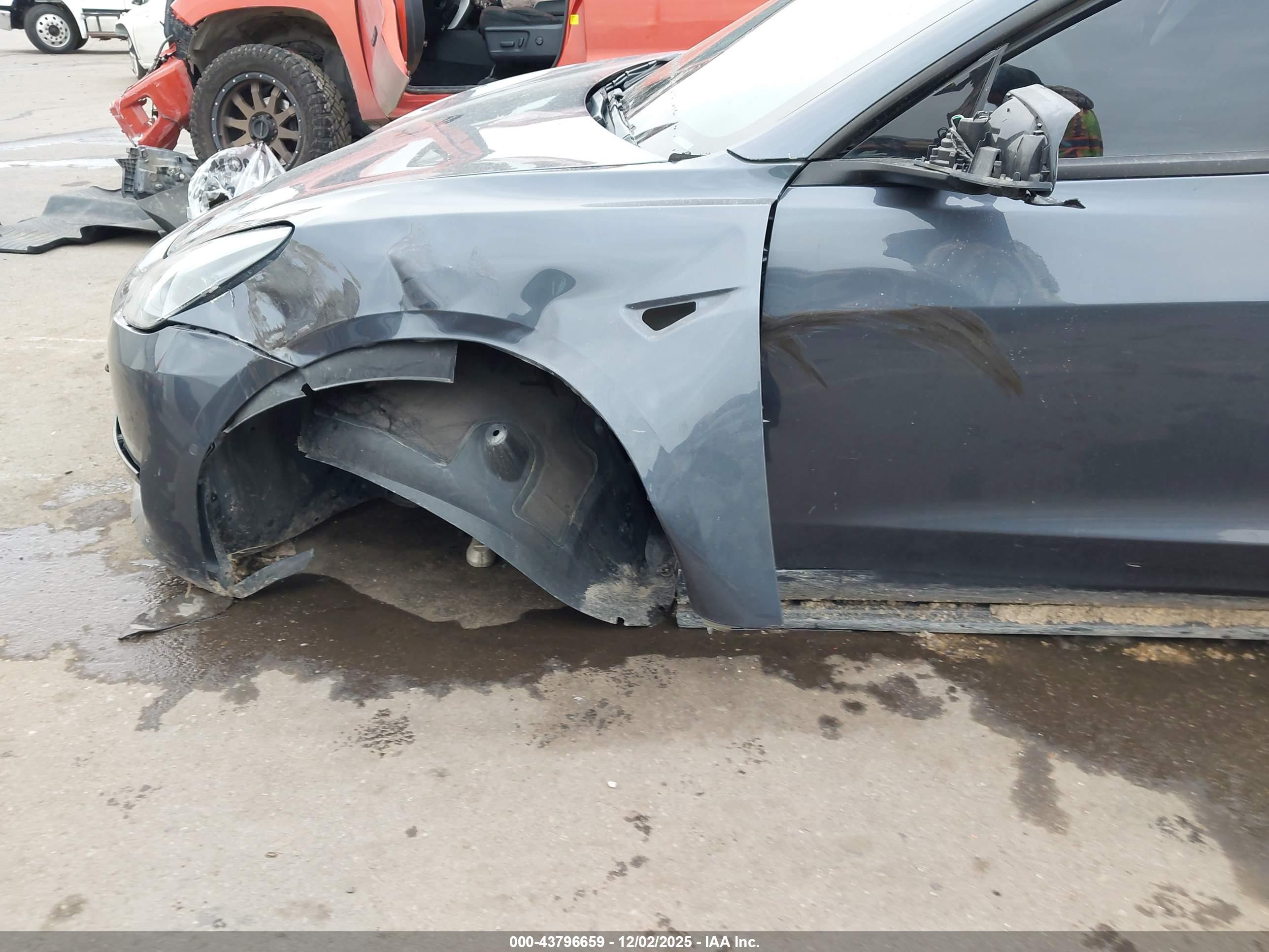 TESLA MODEL image 6