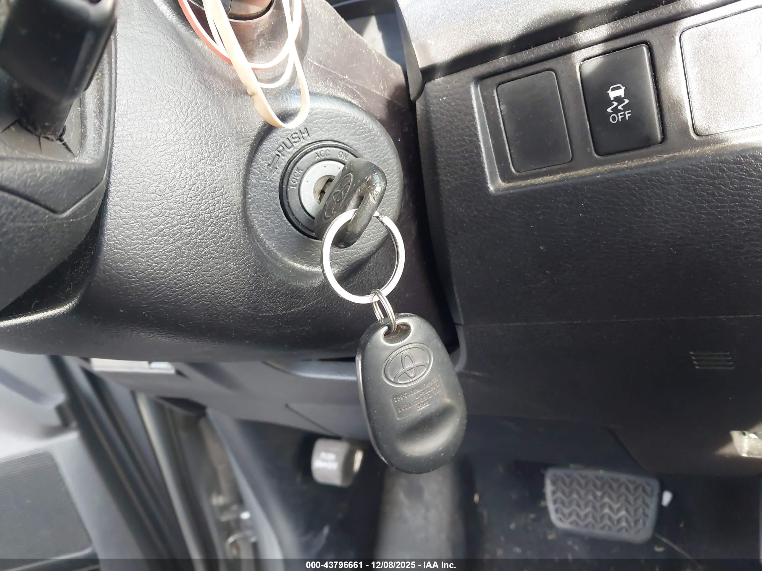 TOYOTA TUNDRA image 11