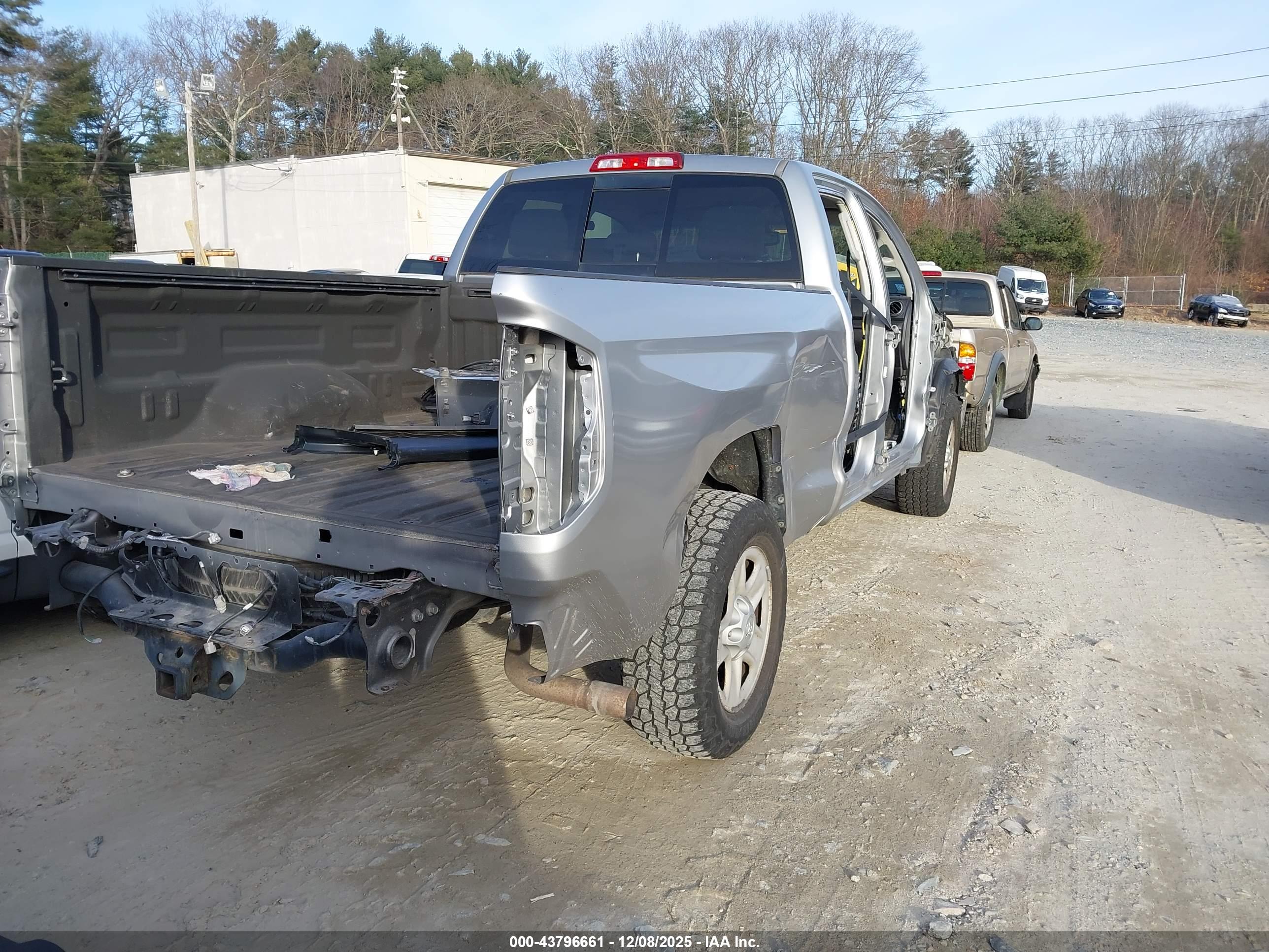 TOYOTA TUNDRA image 4