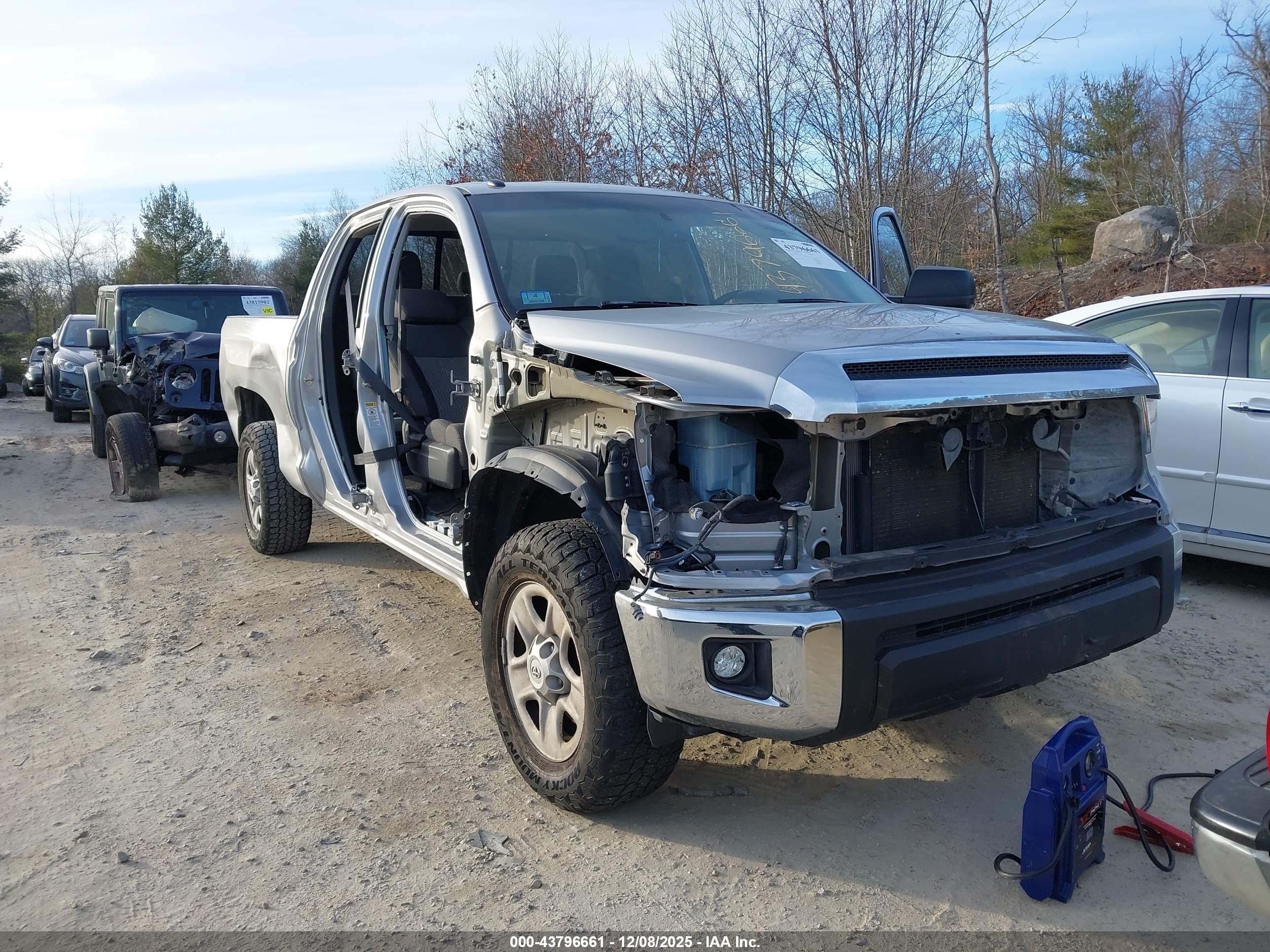 TOYOTA TUNDRA image 6