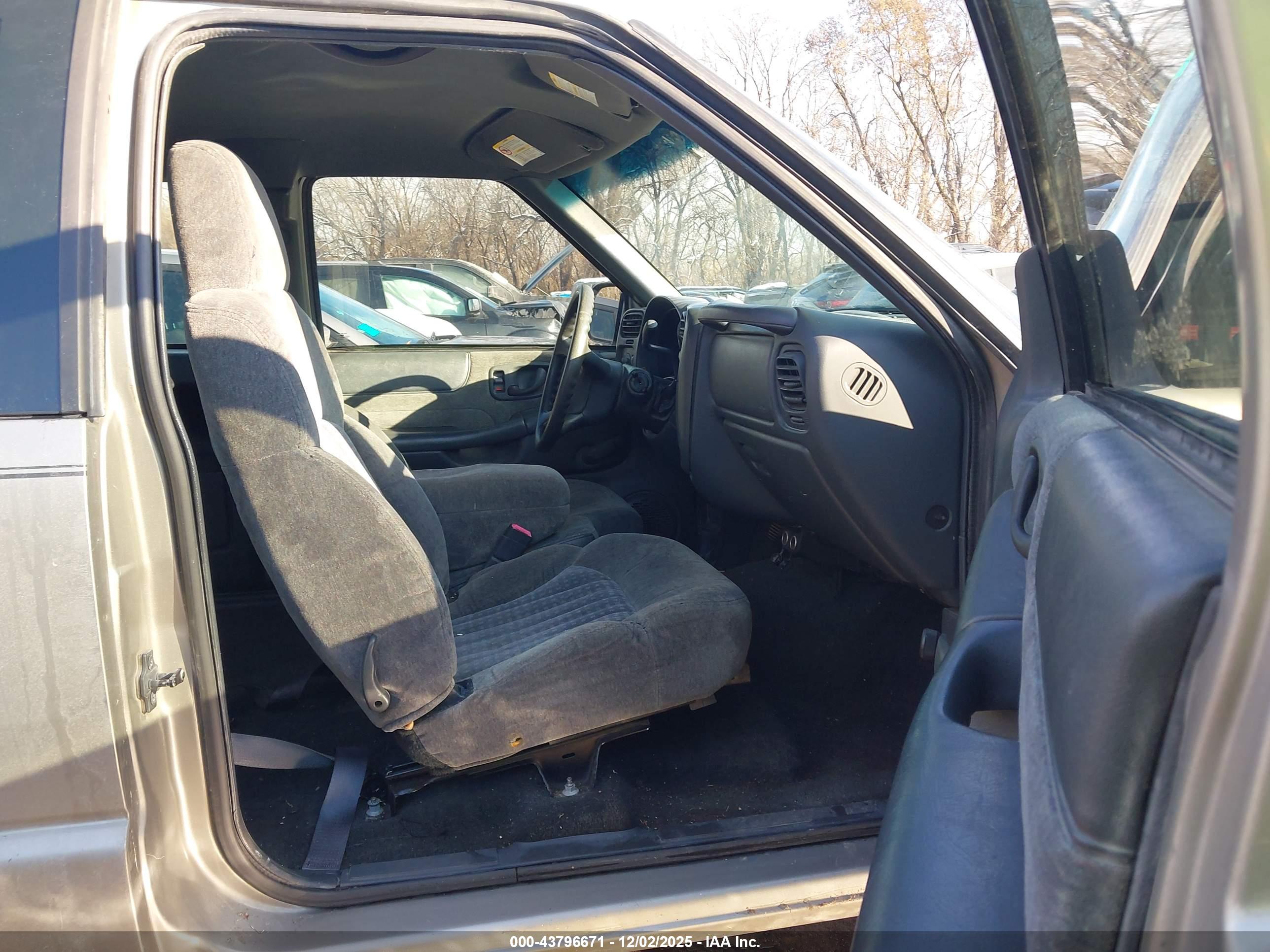 CHEVROLET S-10 image 5