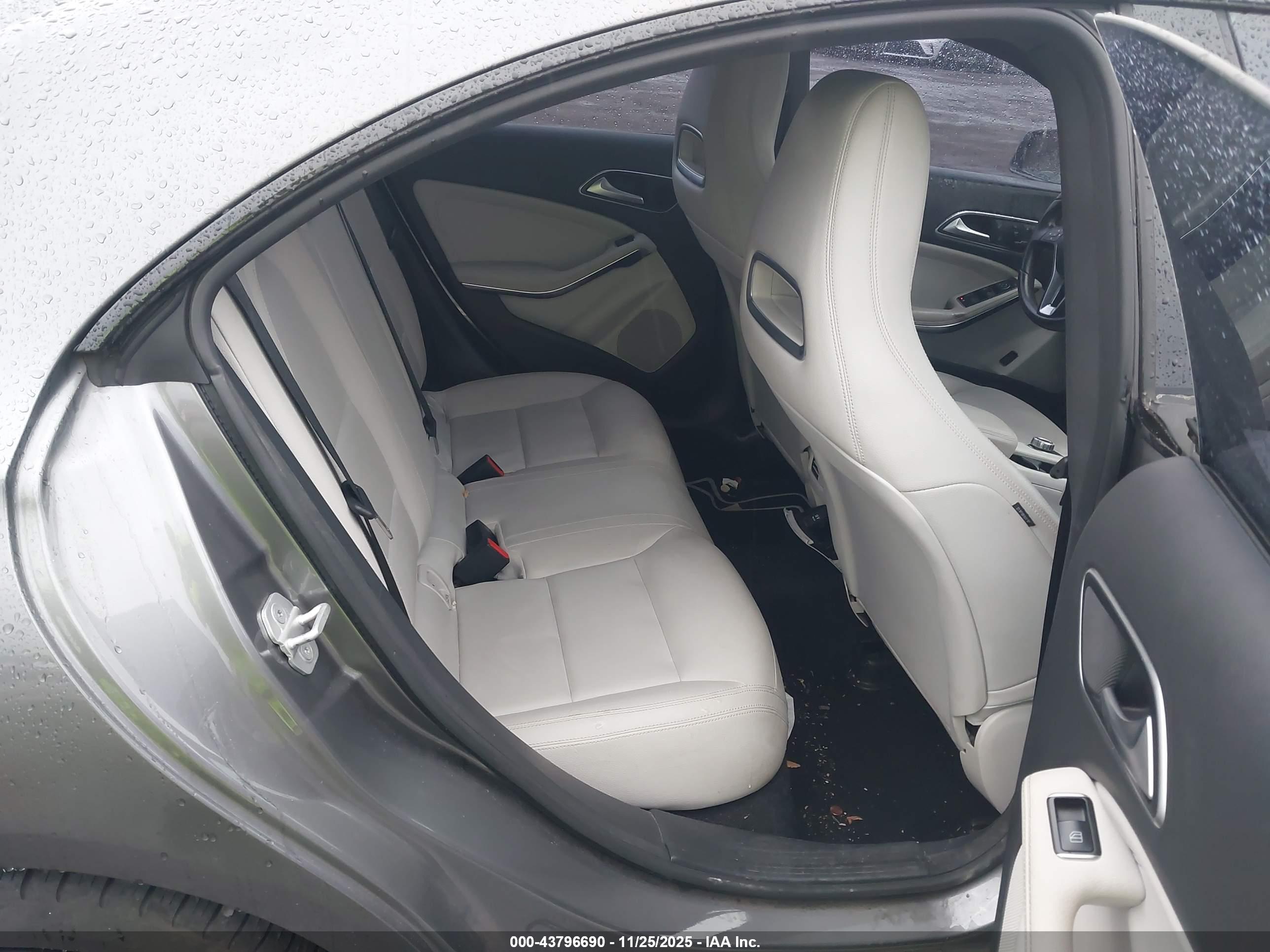 MERCEDES-BENZ CLA image 8
