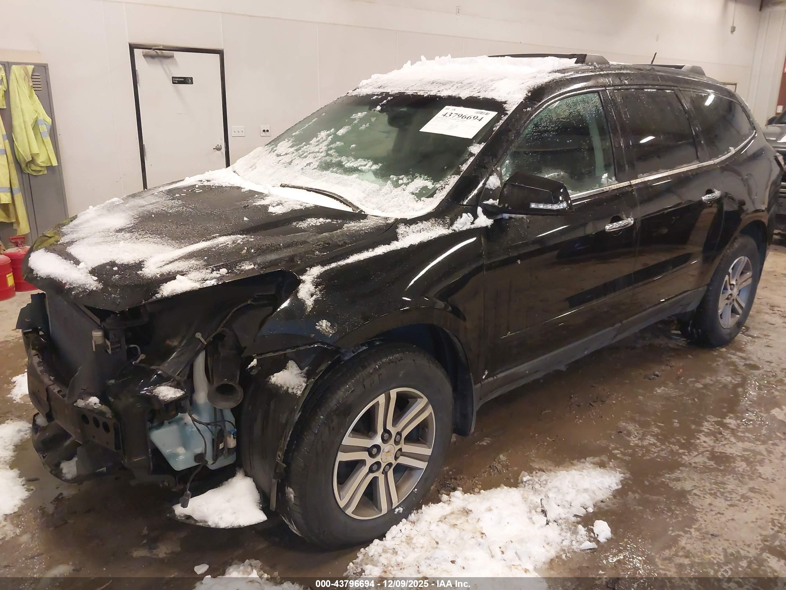 CHEVROLET TRAVERSE image 2