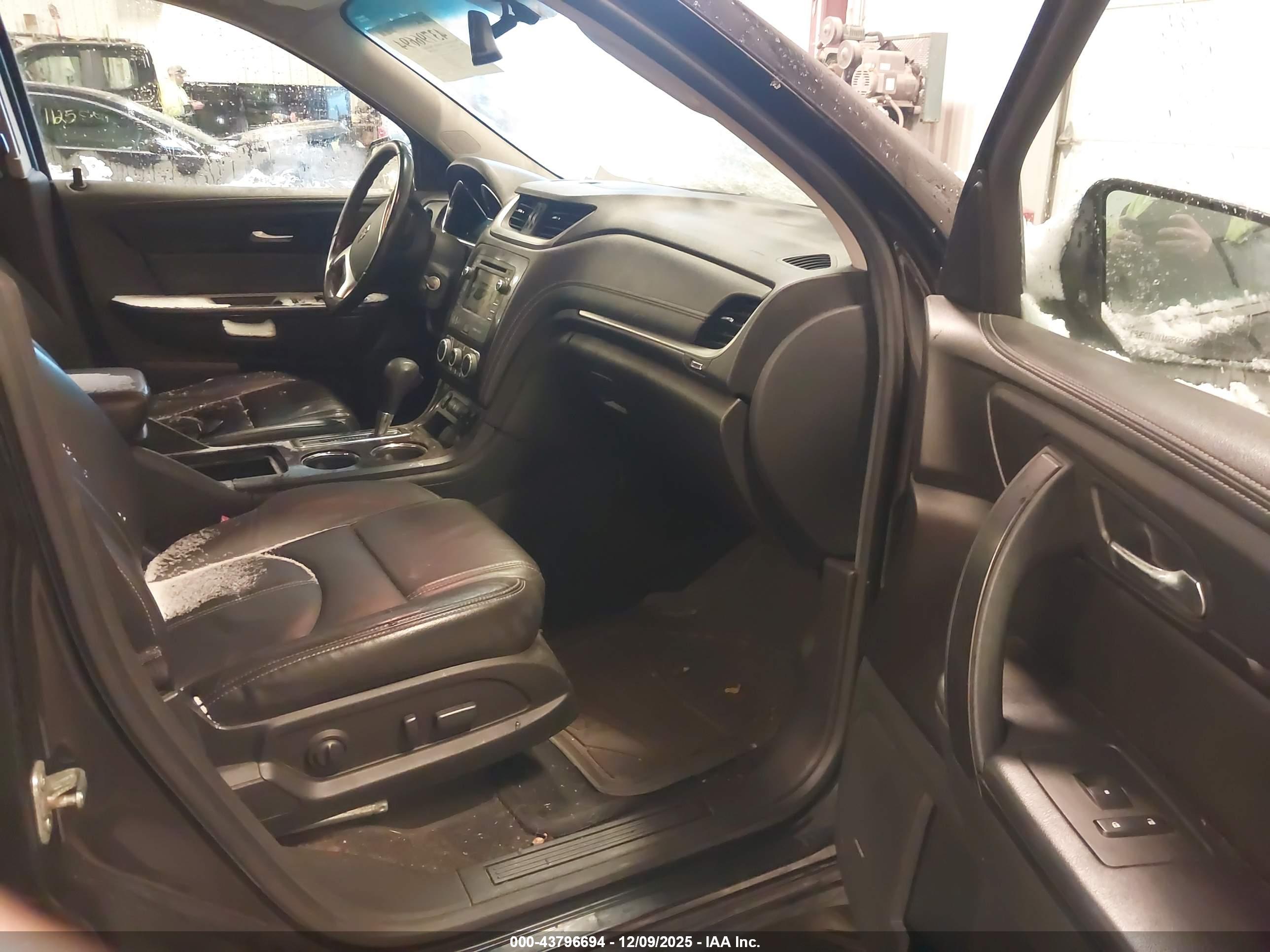 CHEVROLET TRAVERSE image 5