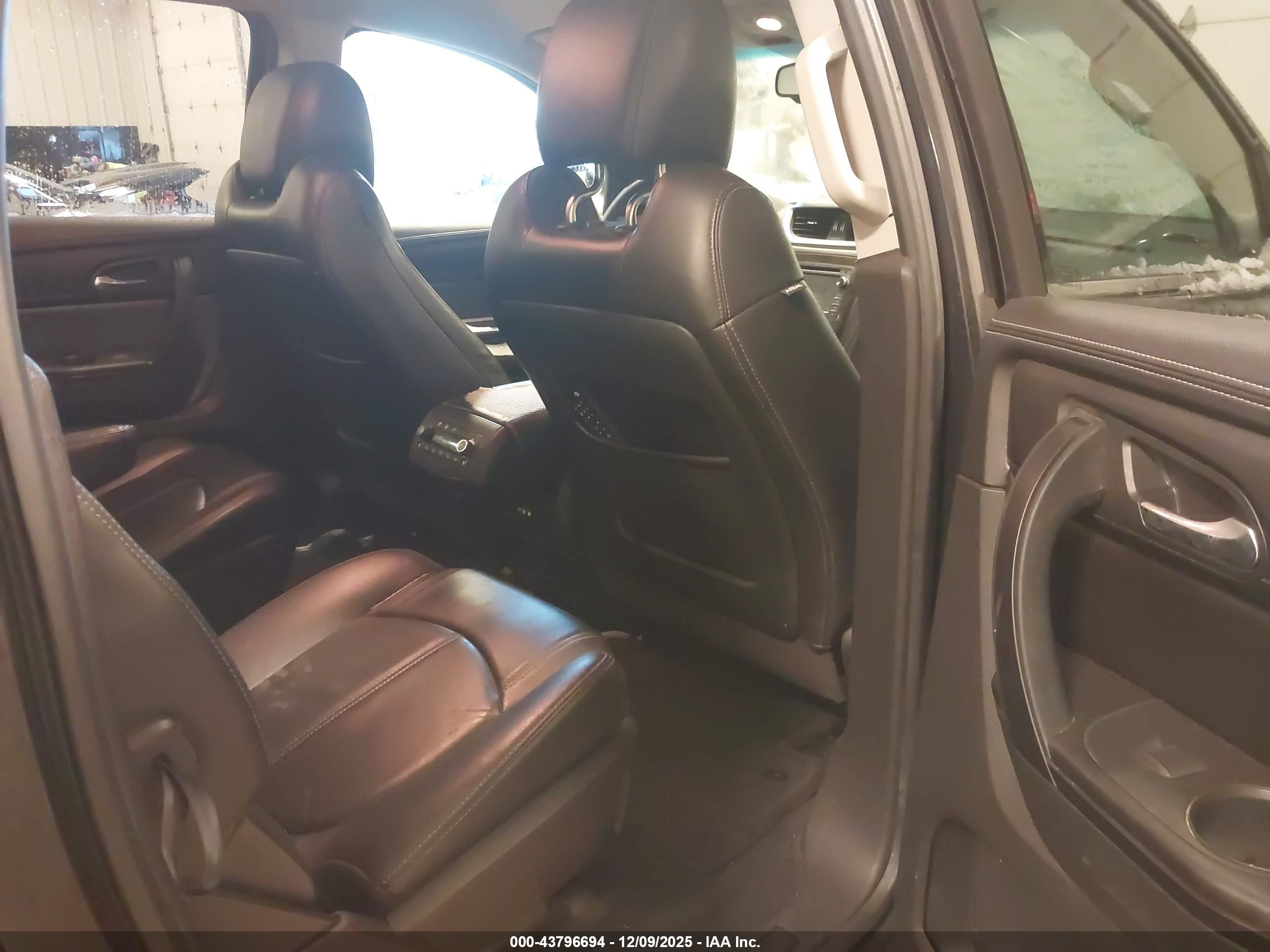 CHEVROLET TRAVERSE image 8