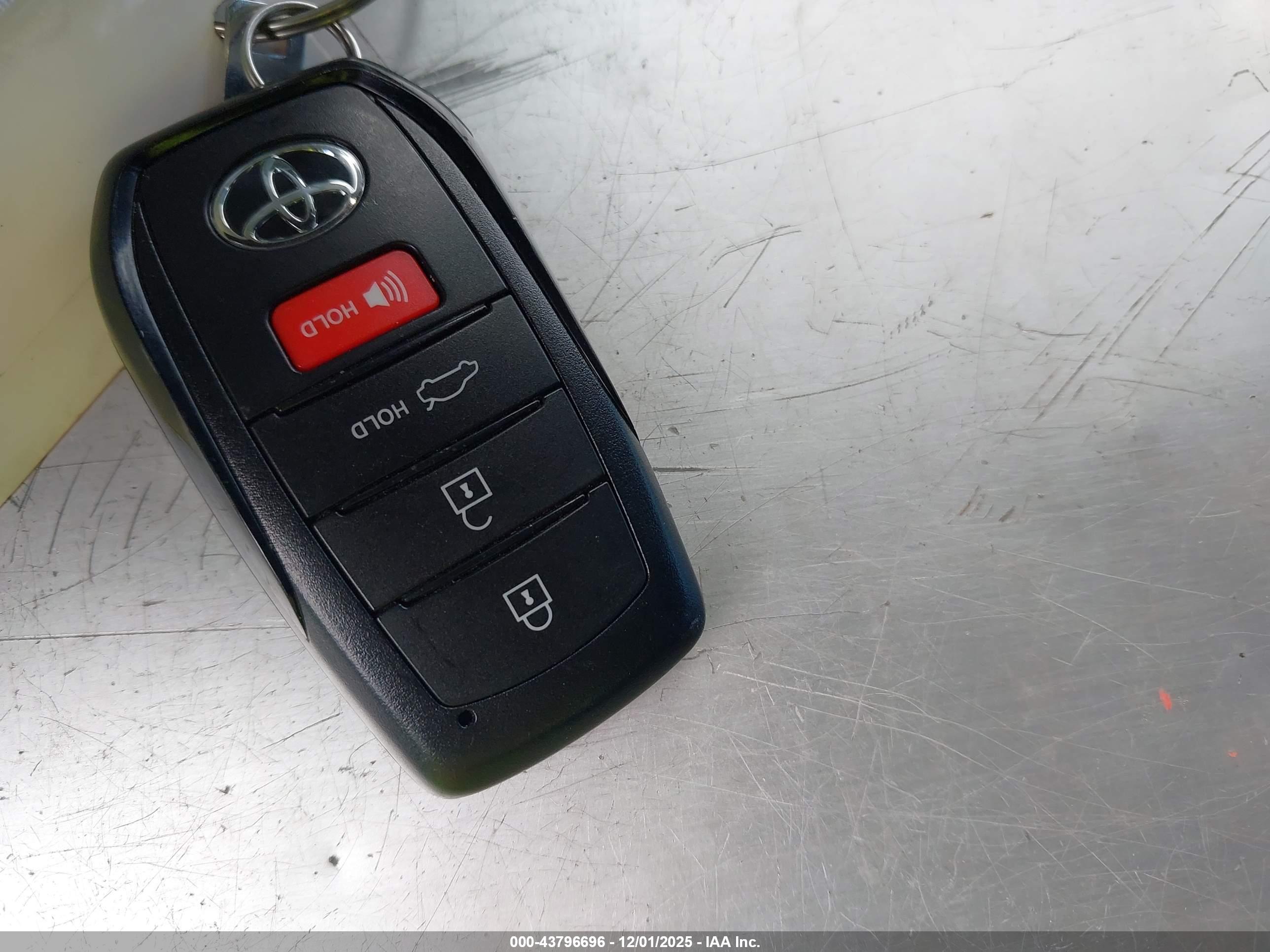 TOYOTA CAMRY image 11