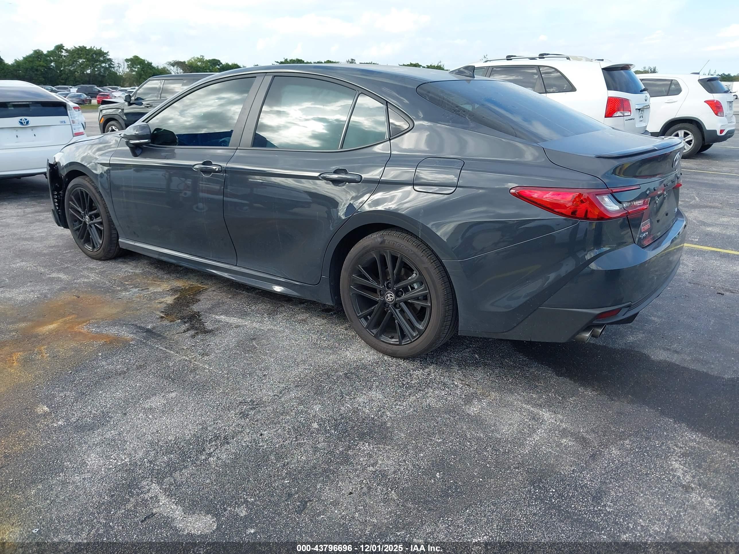 TOYOTA CAMRY image 3