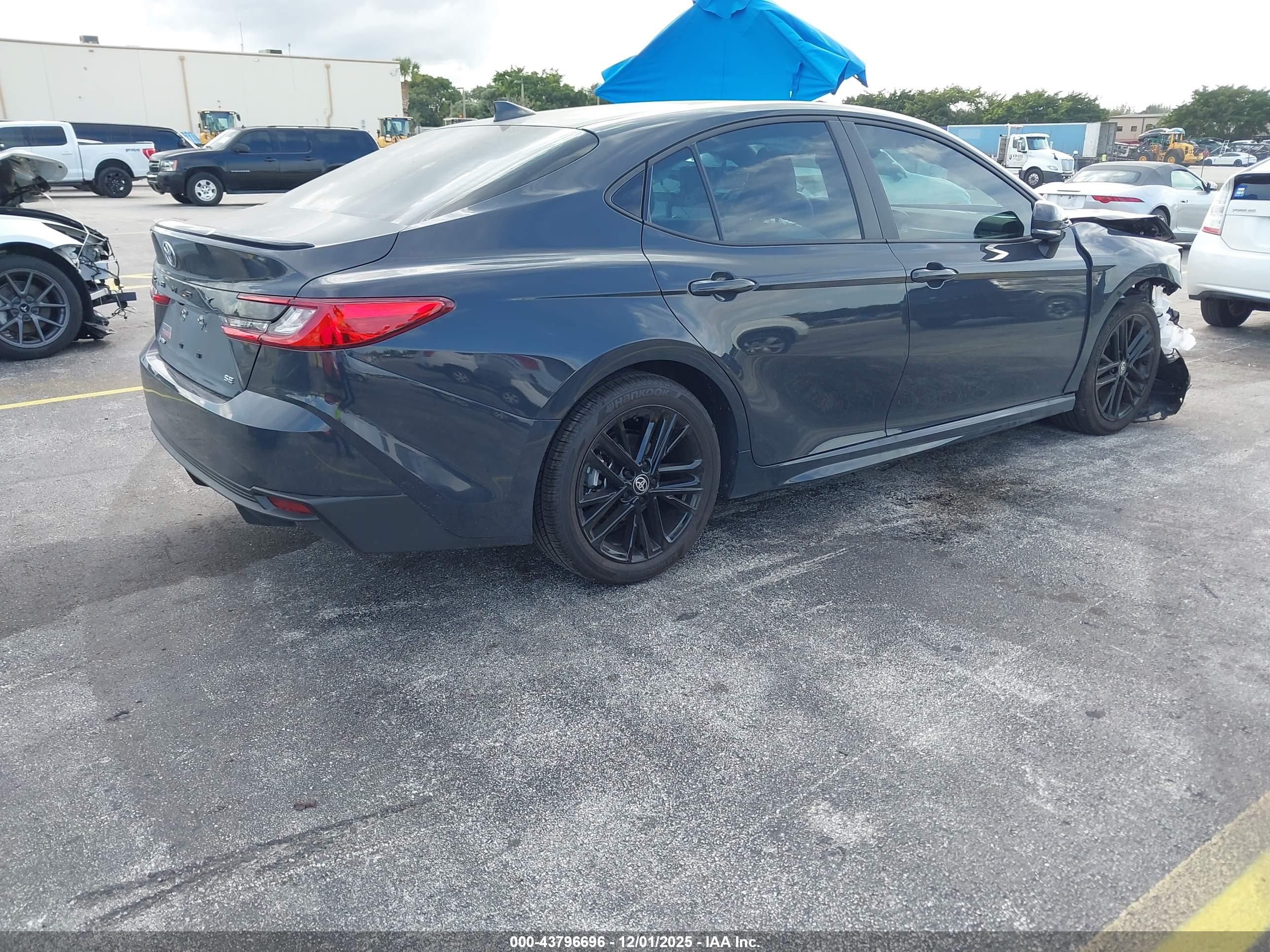 TOYOTA CAMRY image 4