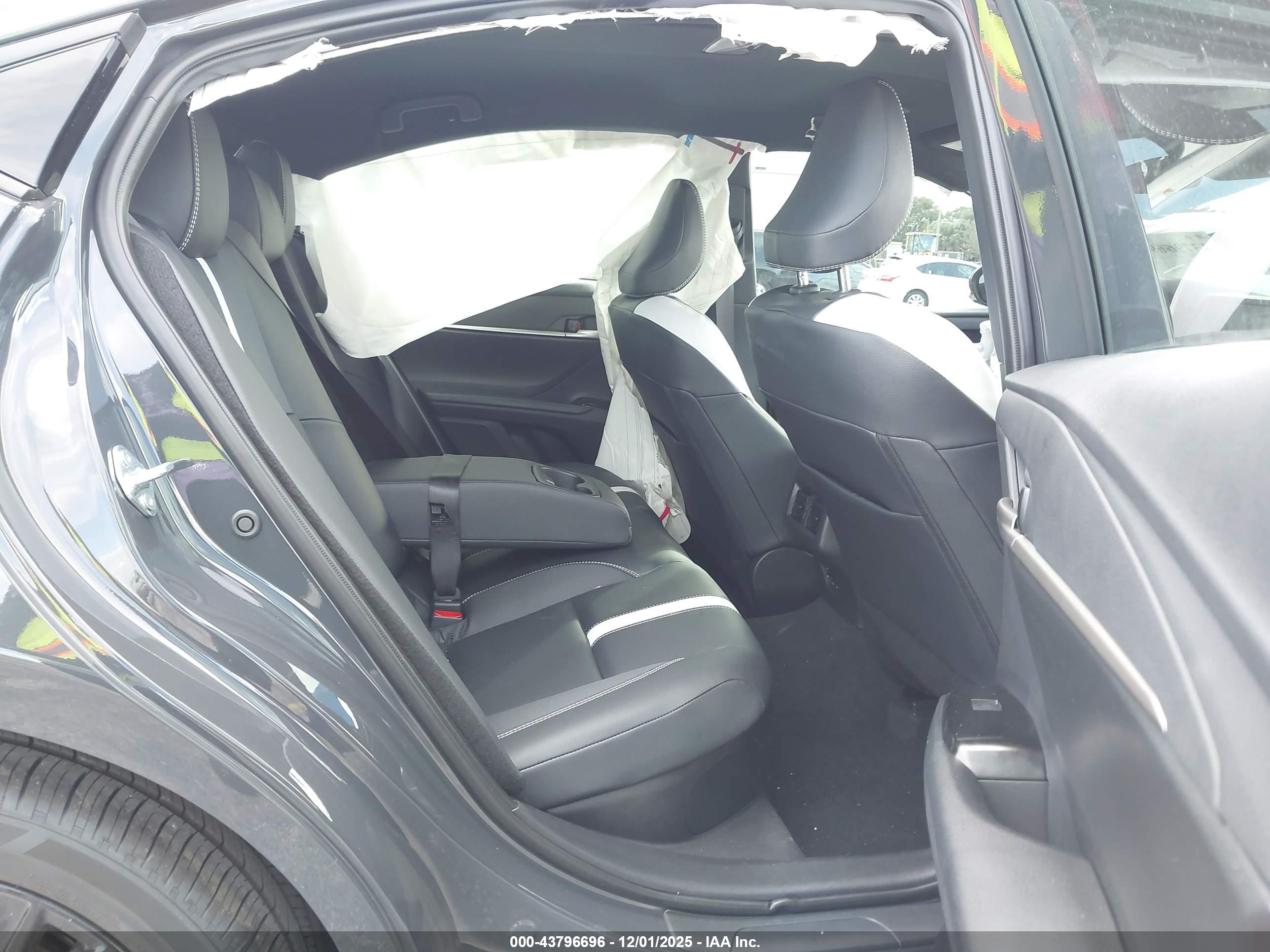 TOYOTA CAMRY image 8