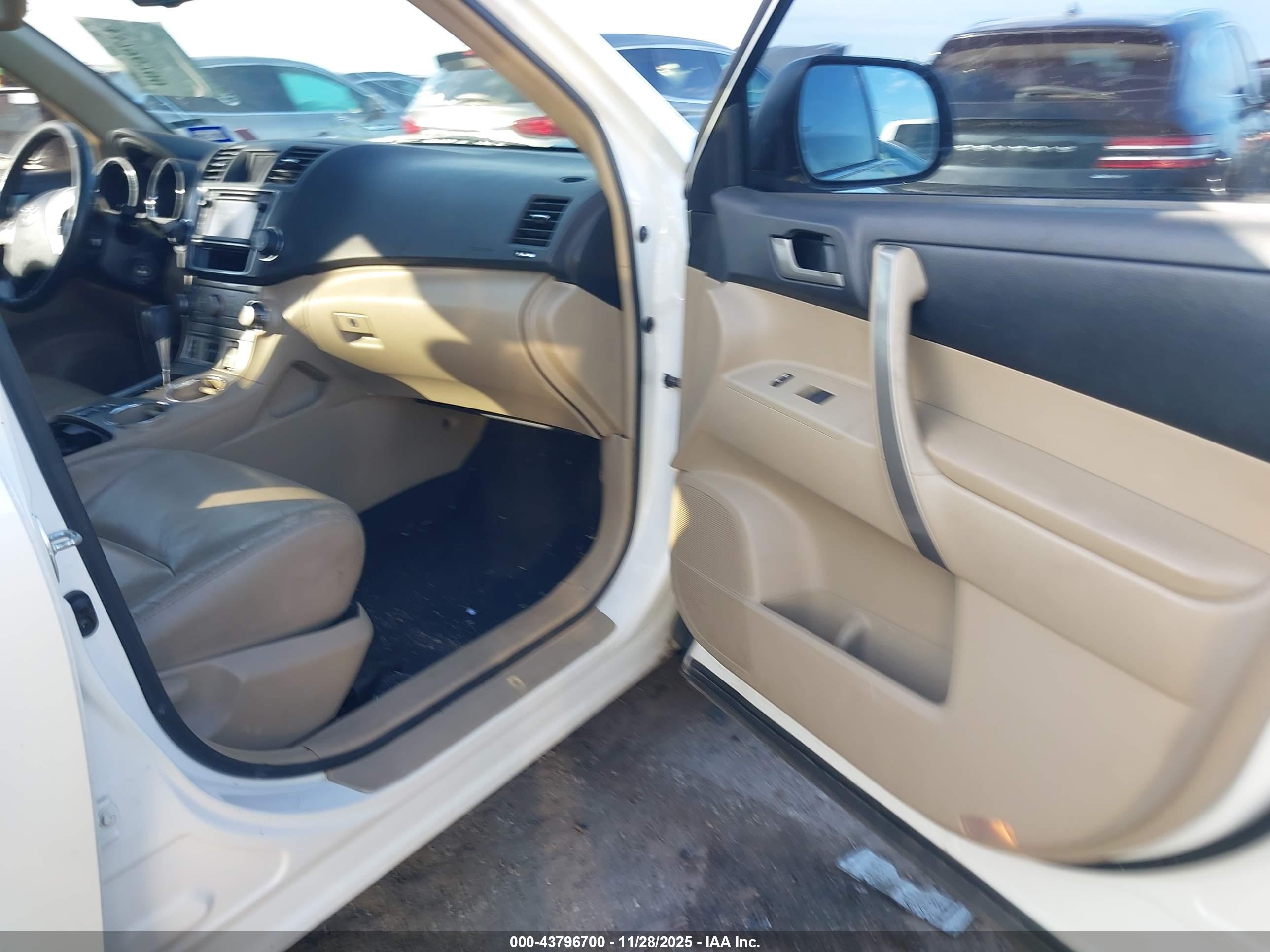 TOYOTA HIGHLANDER image 5