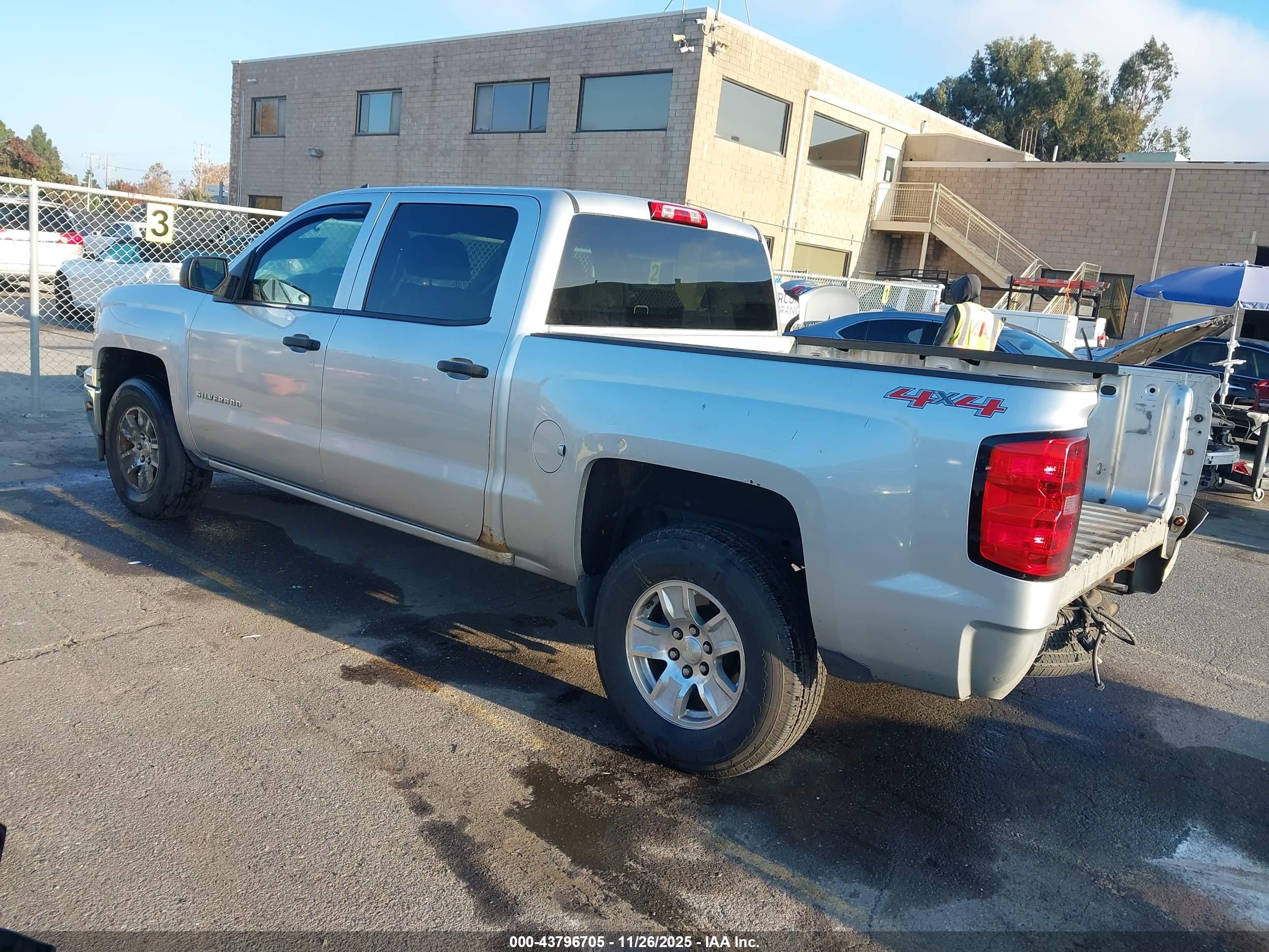 CHEVROLET SILVERADO image 3