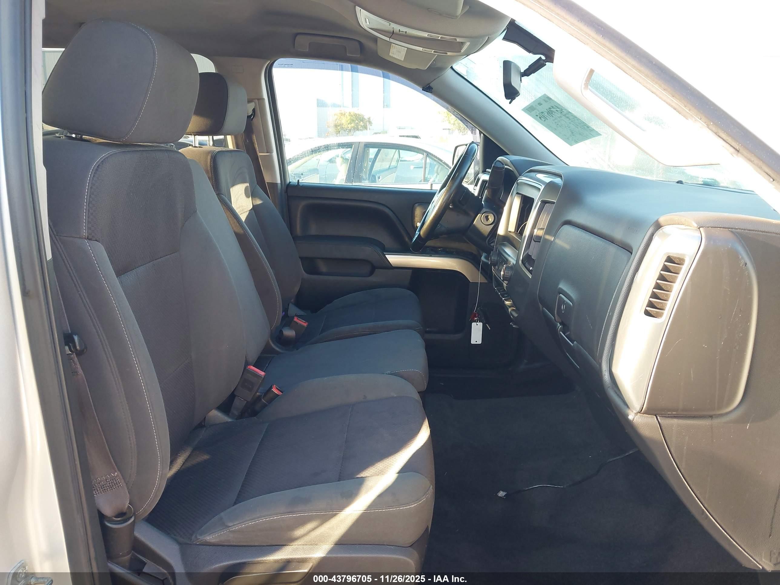 CHEVROLET SILVERADO image 5