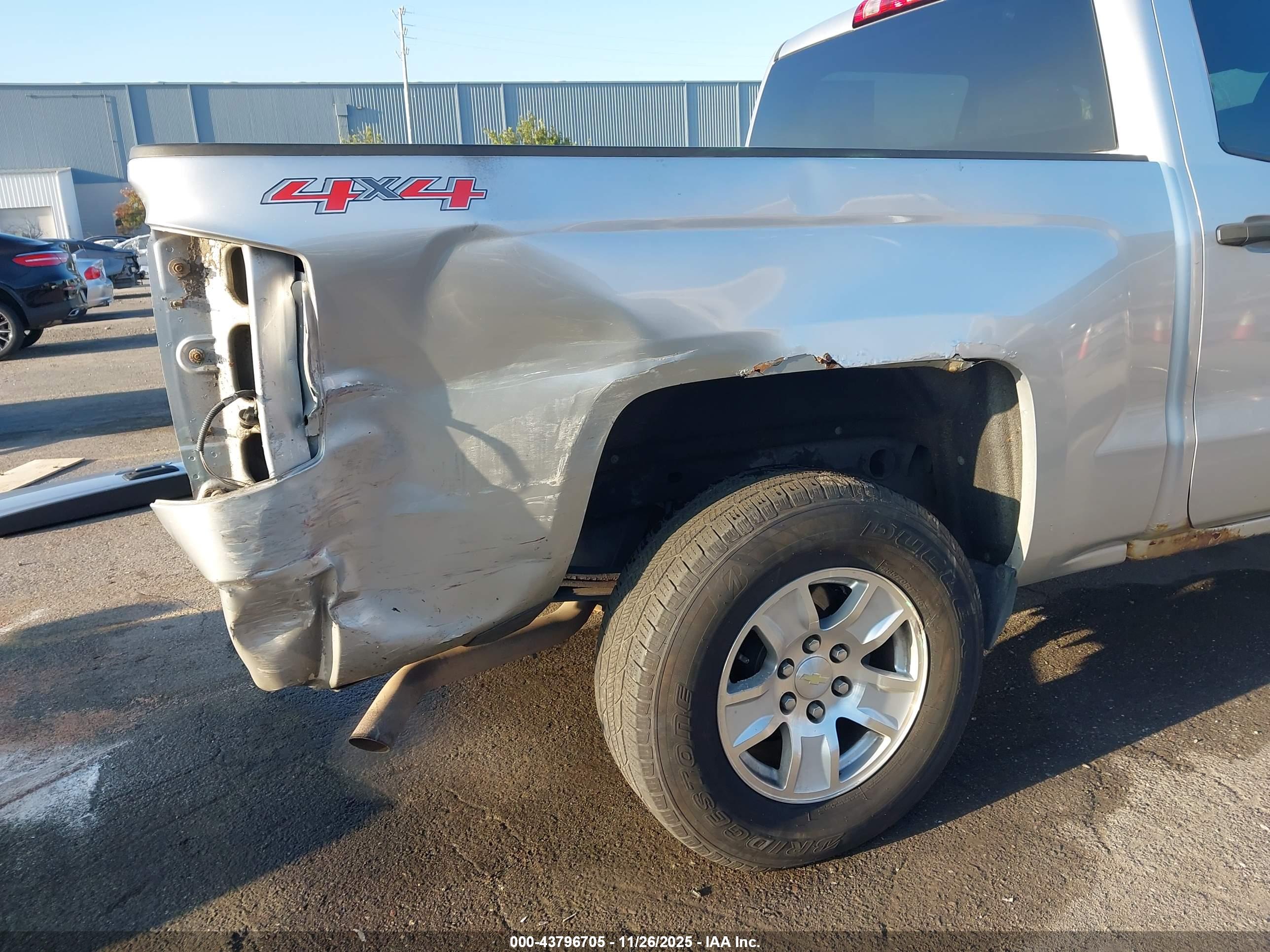 CHEVROLET SILVERADO image 6