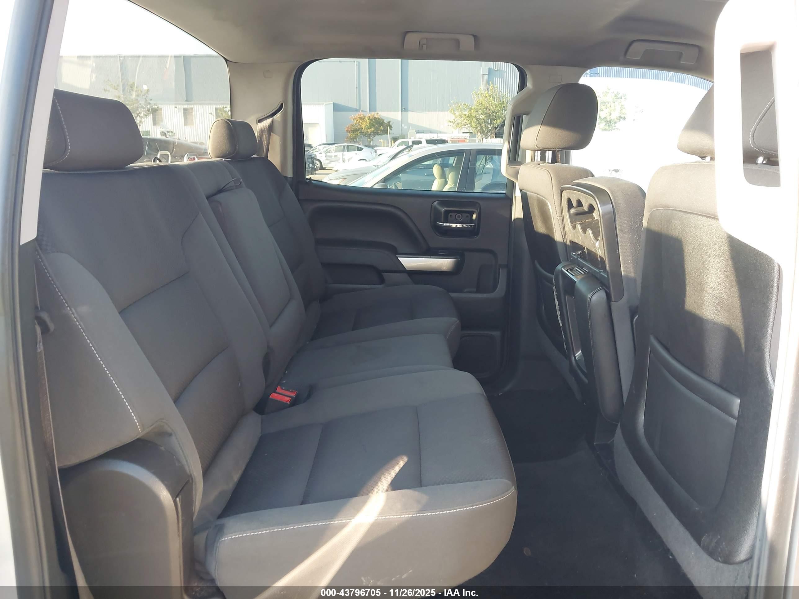 CHEVROLET SILVERADO image 8