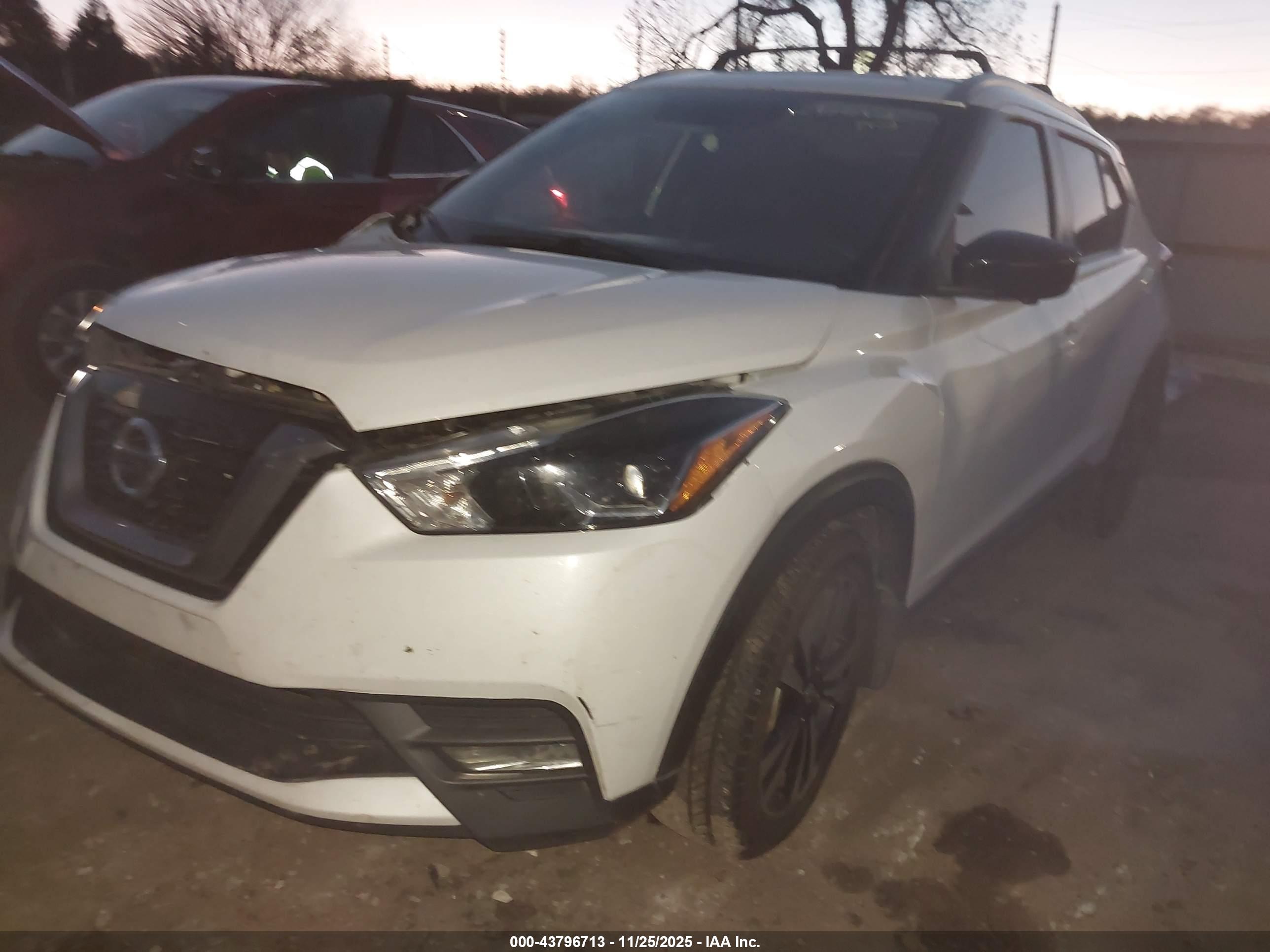 NISSAN KICKS image 2