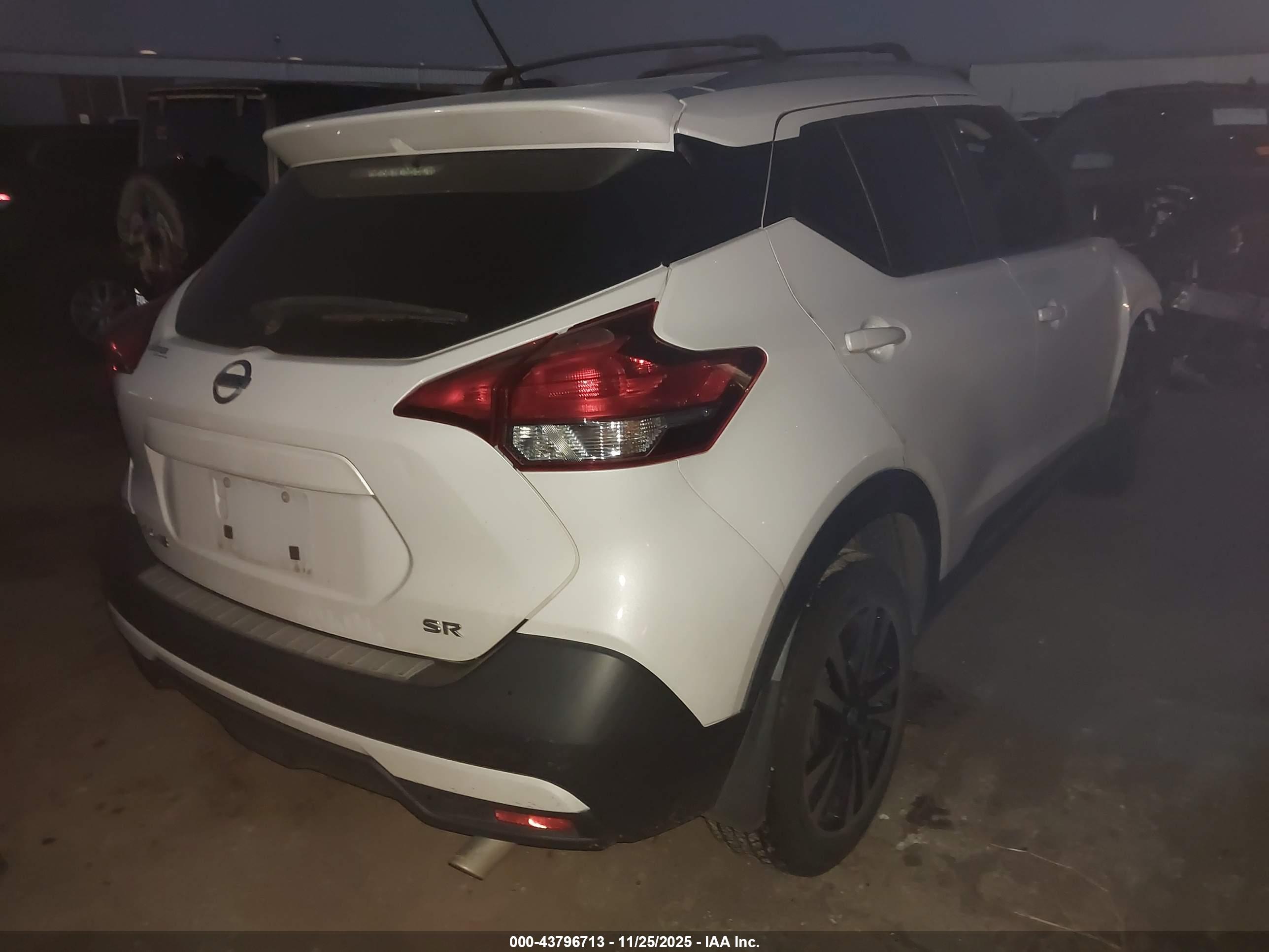 NISSAN KICKS image 4
