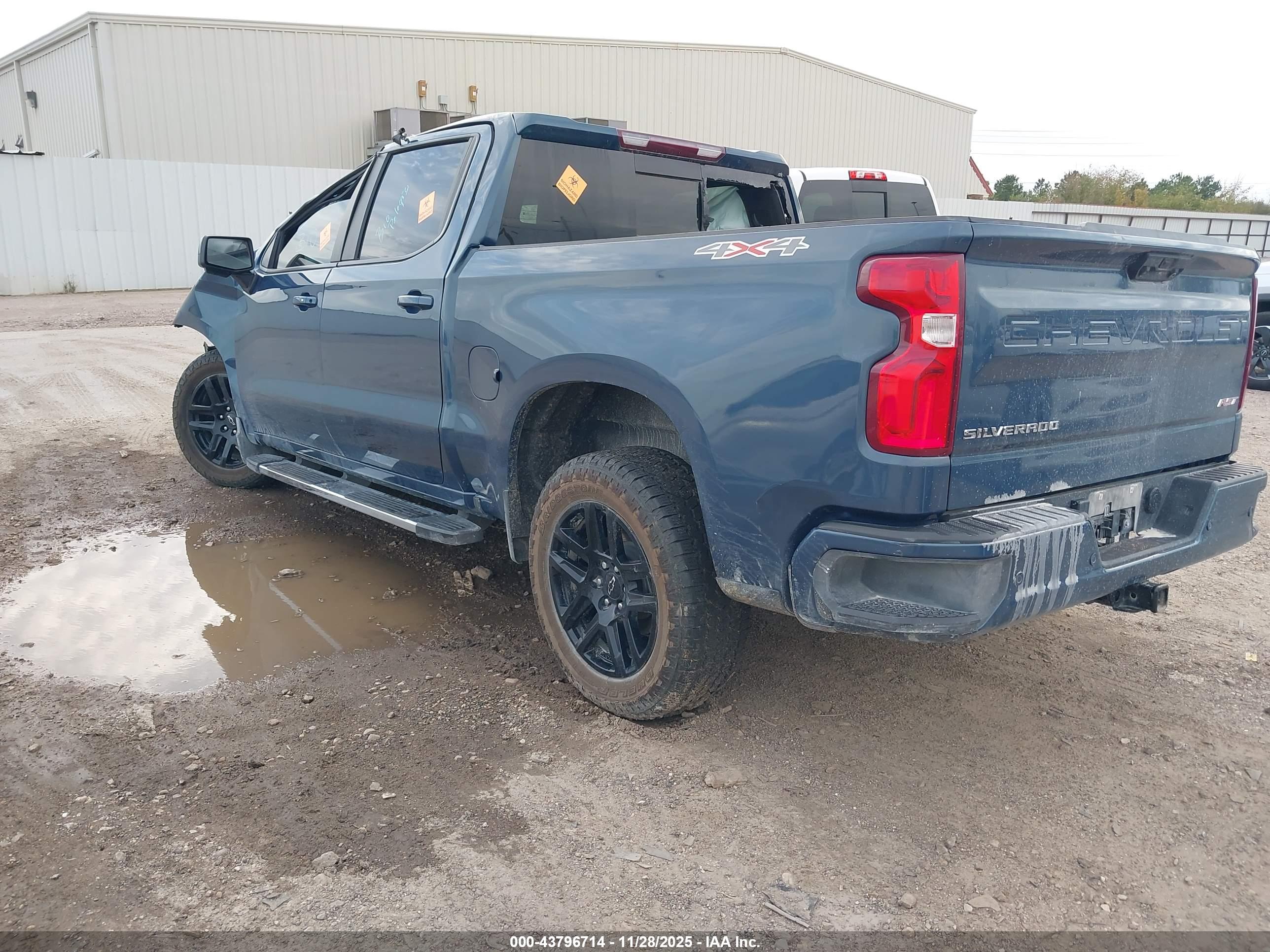 CHEVROLET SILVERADO image 3