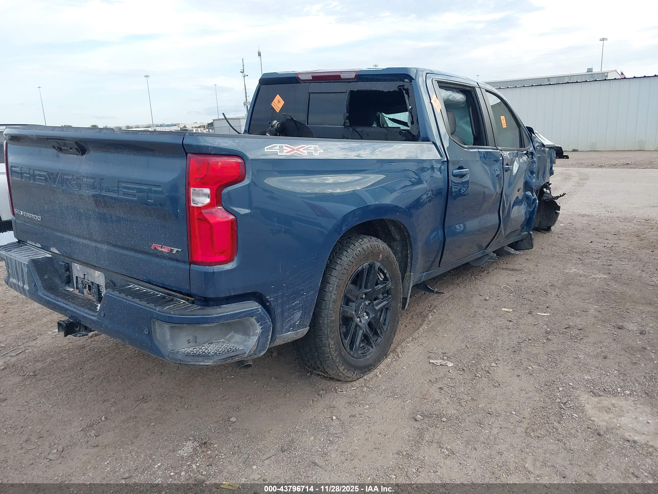 CHEVROLET SILVERADO image 4