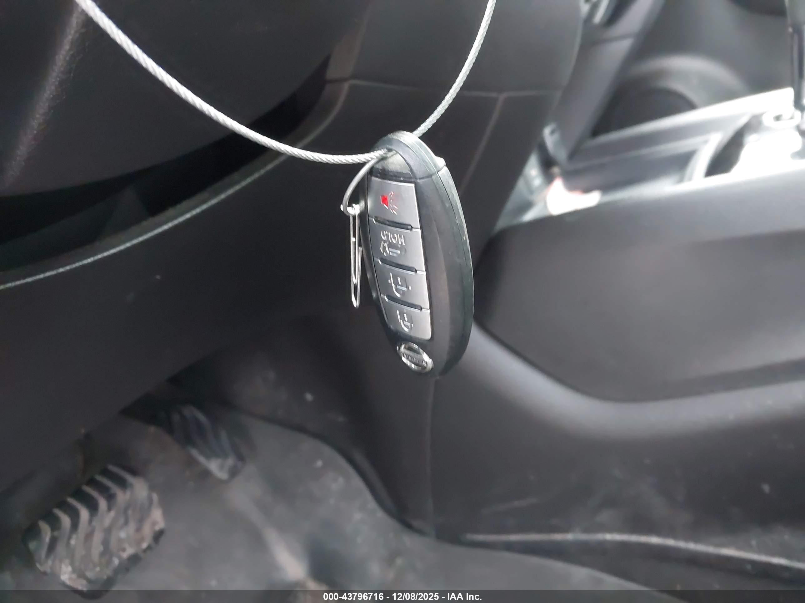 NISSAN ROGUE image 11