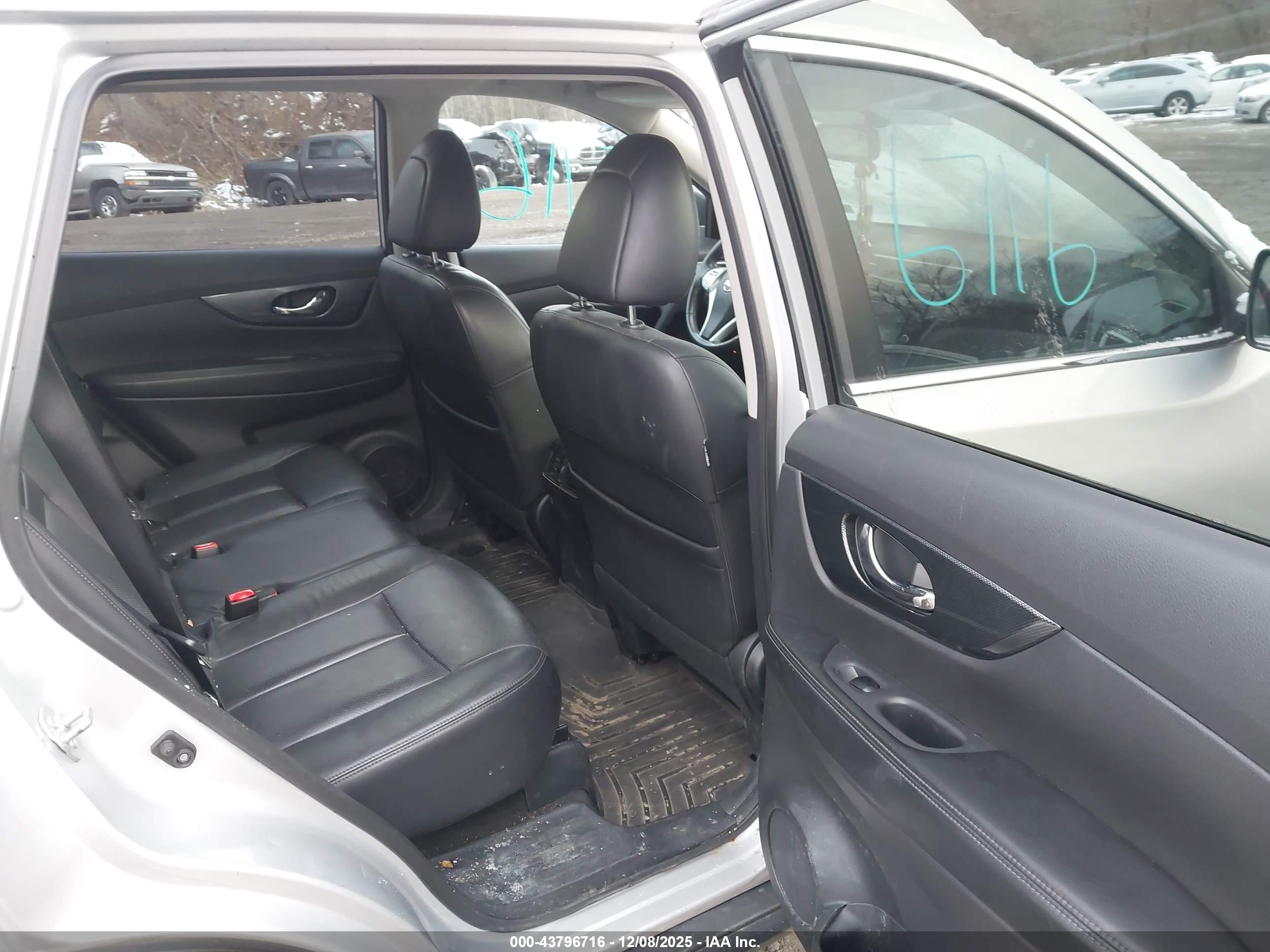 NISSAN ROGUE image 8
