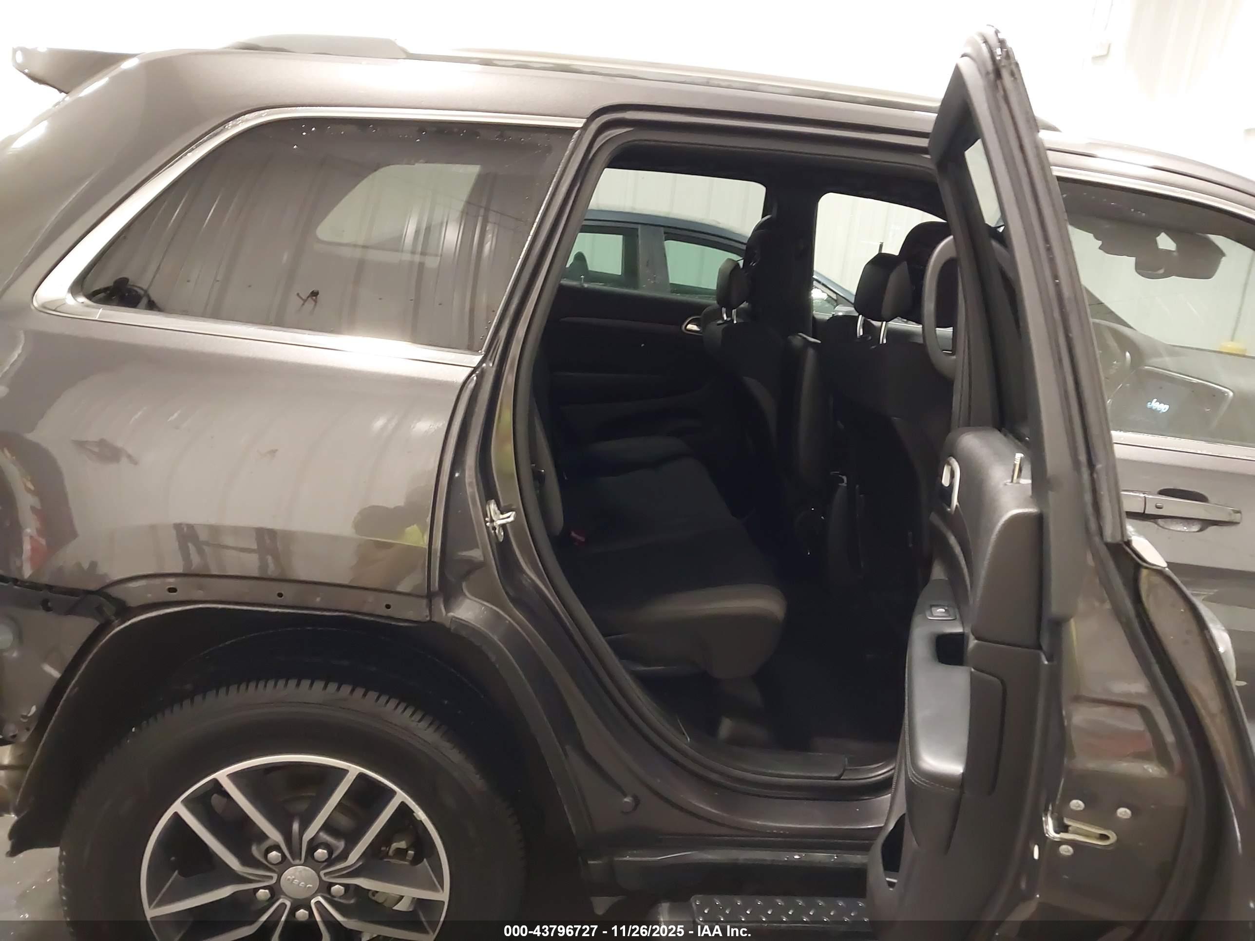 JEEP GRAND image 8