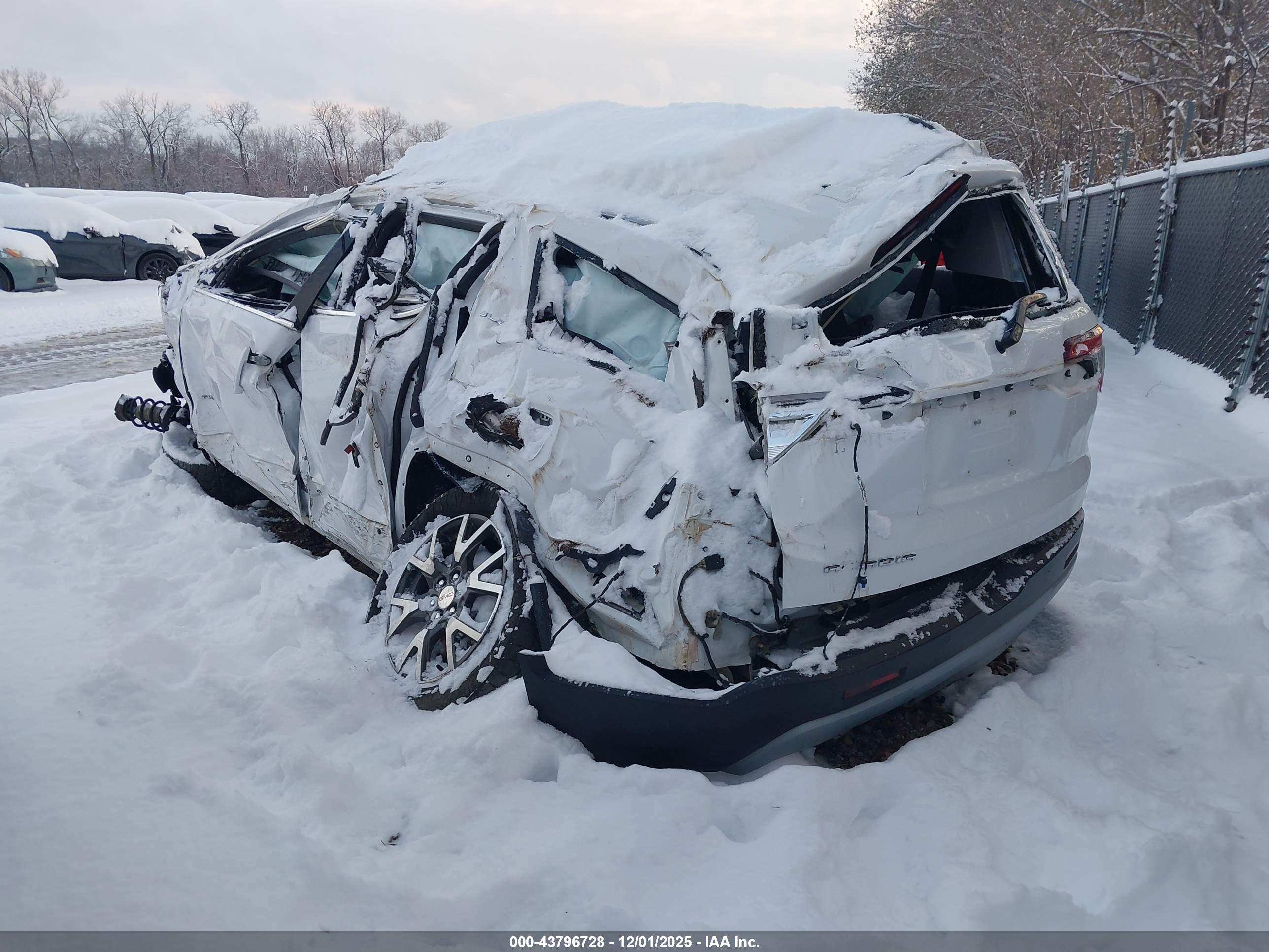 GMC ACADIA image 3