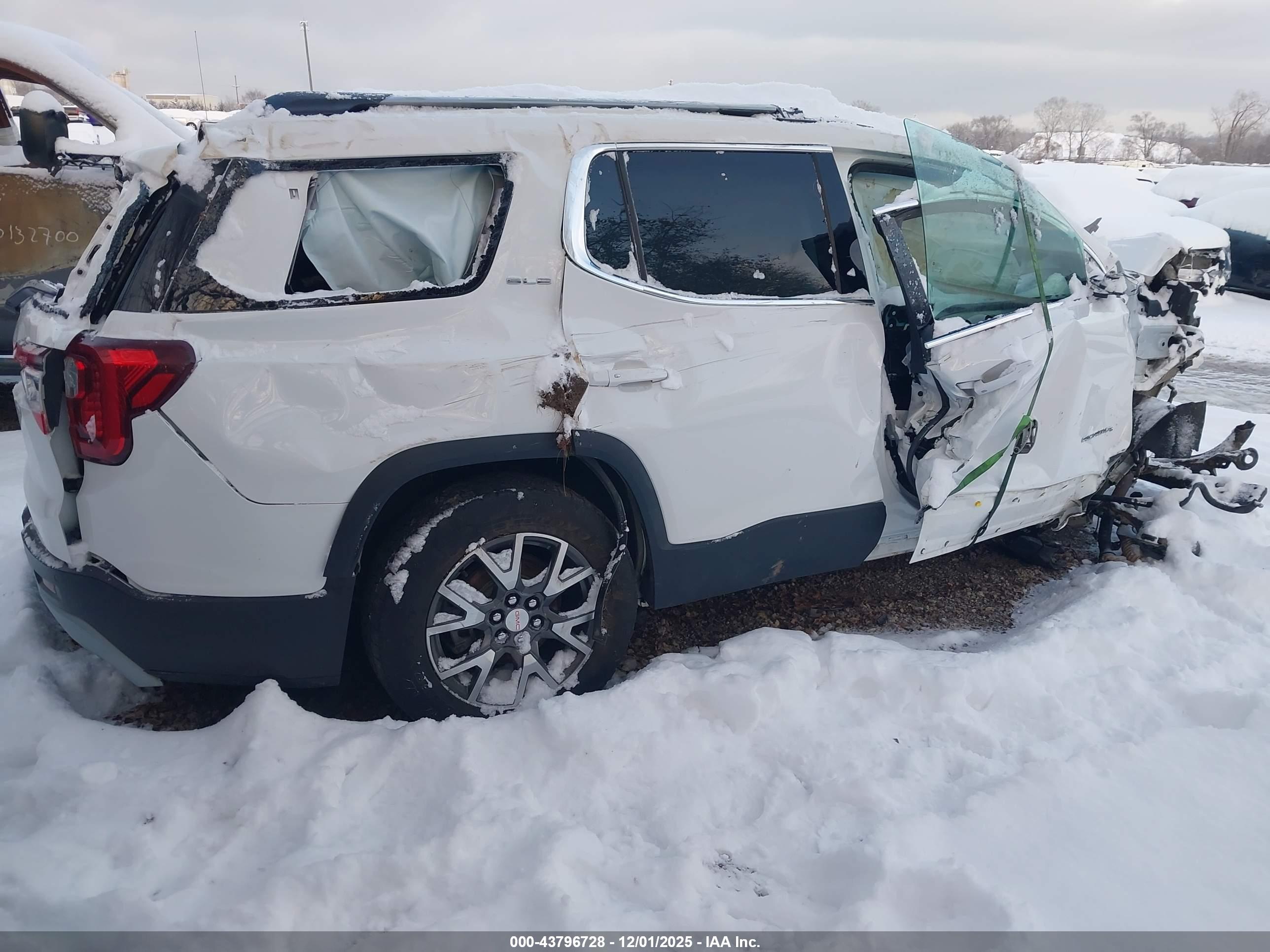 GMC ACADIA image 4