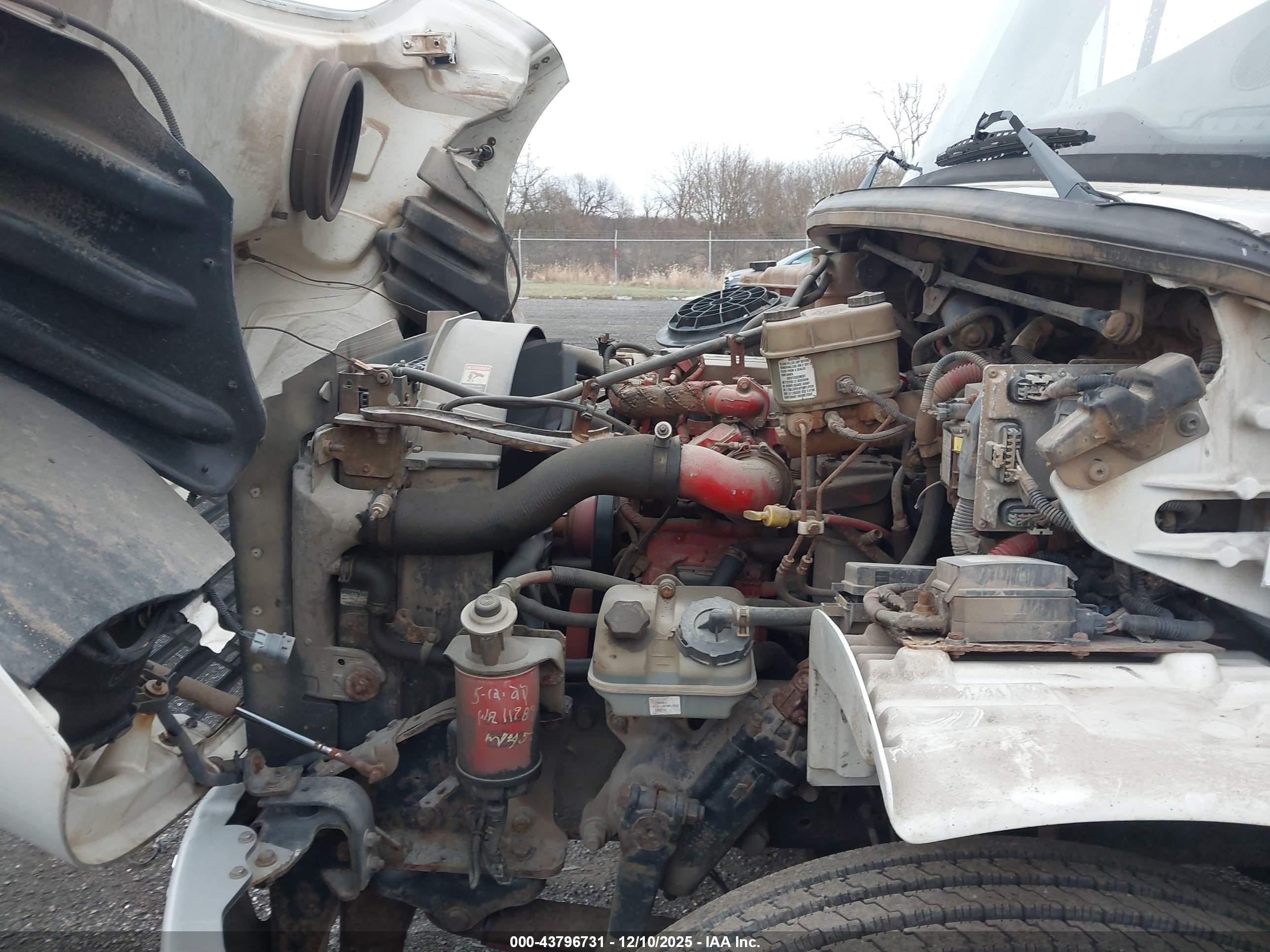 FREIGHTLINER M2 image 10