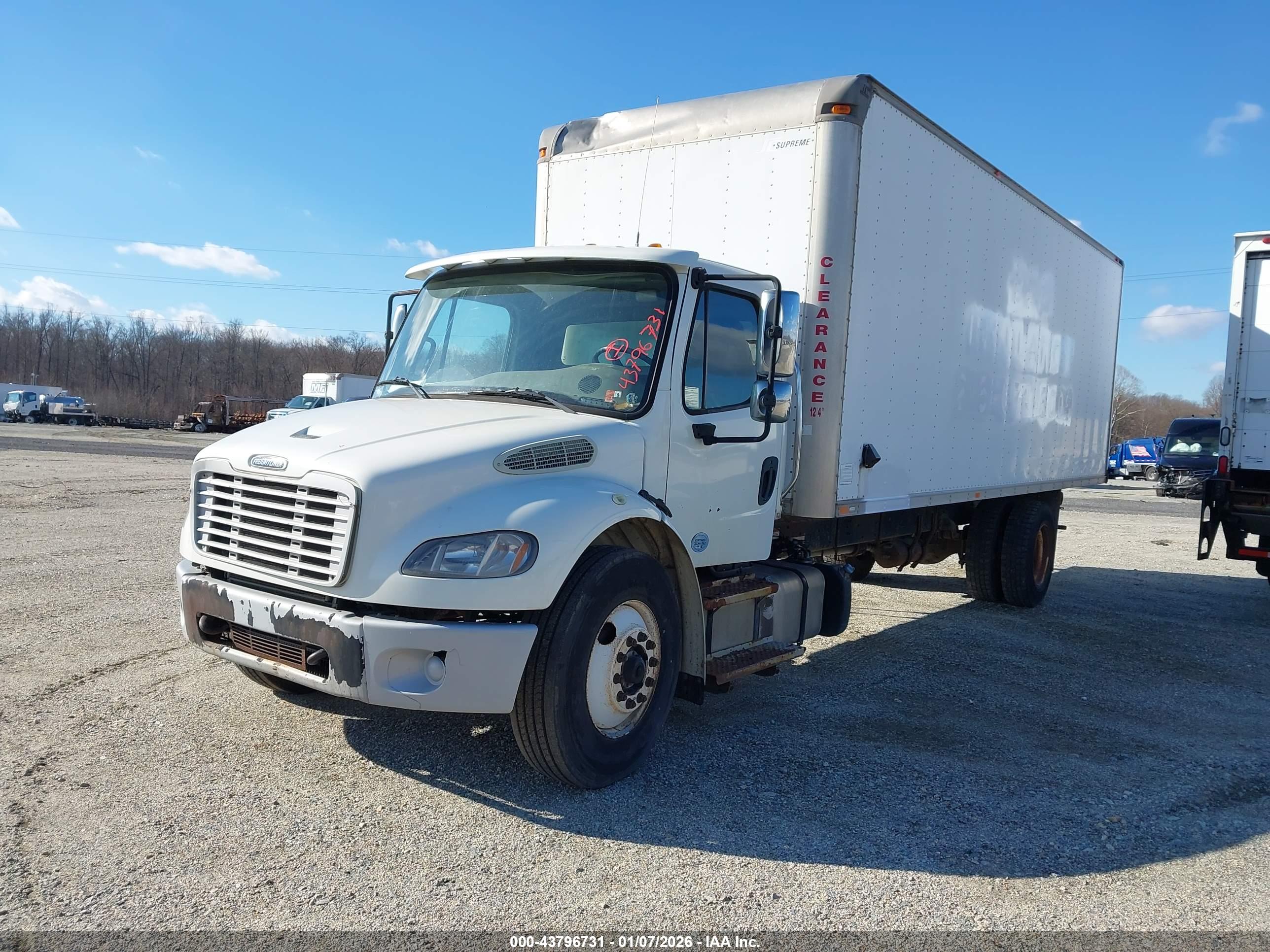 FREIGHTLINER M2 image 2