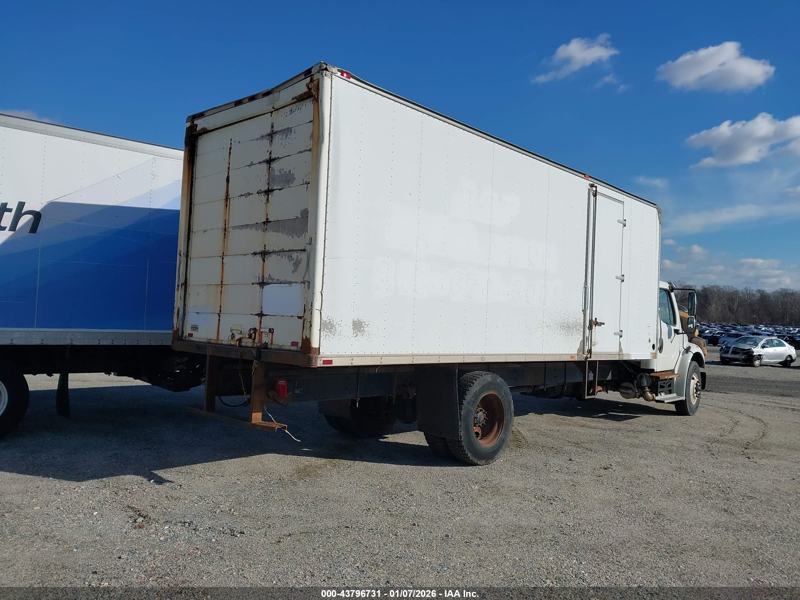 FREIGHTLINER M2 image 4