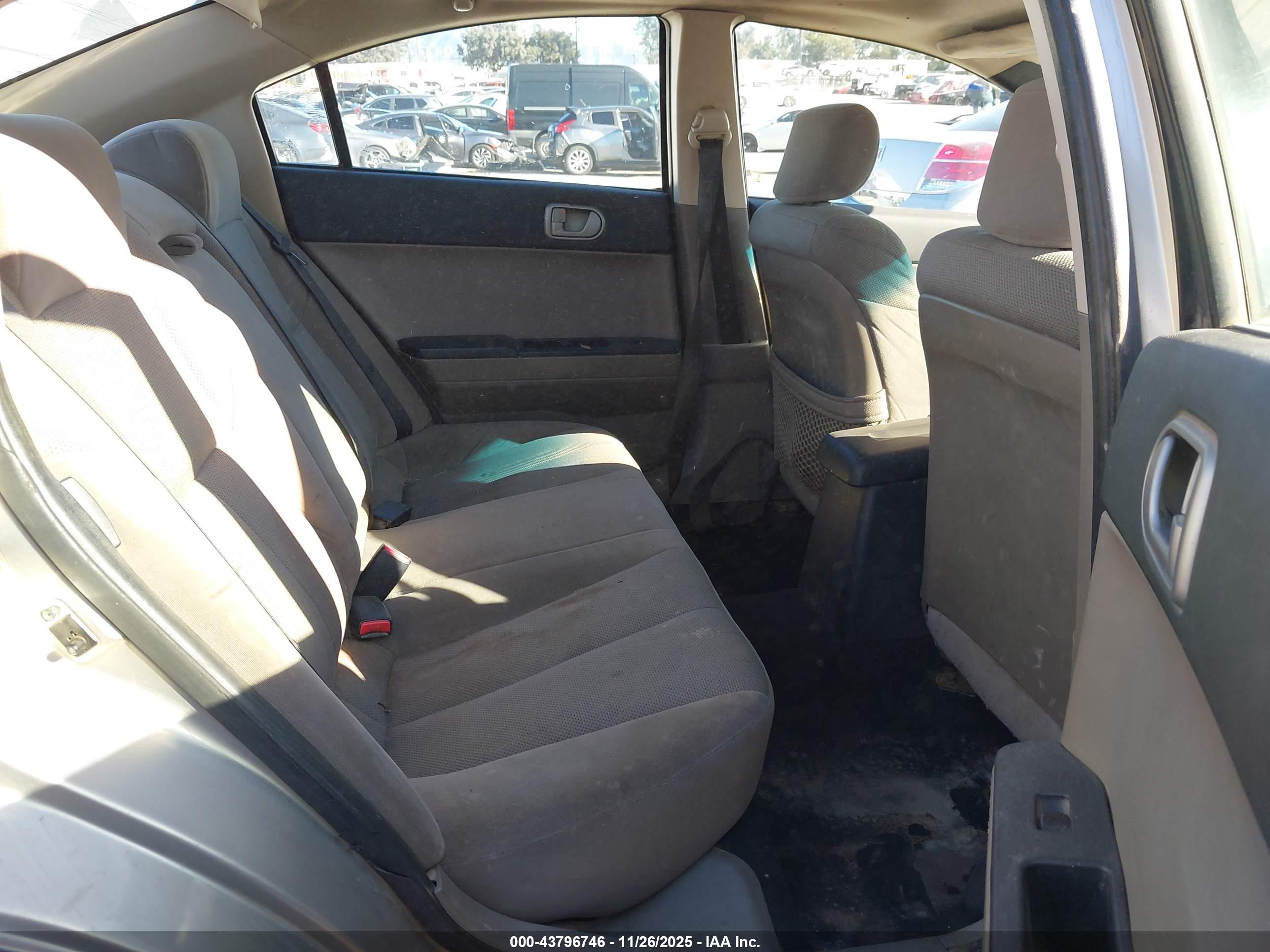 MITSUBISHI GALANT image 8