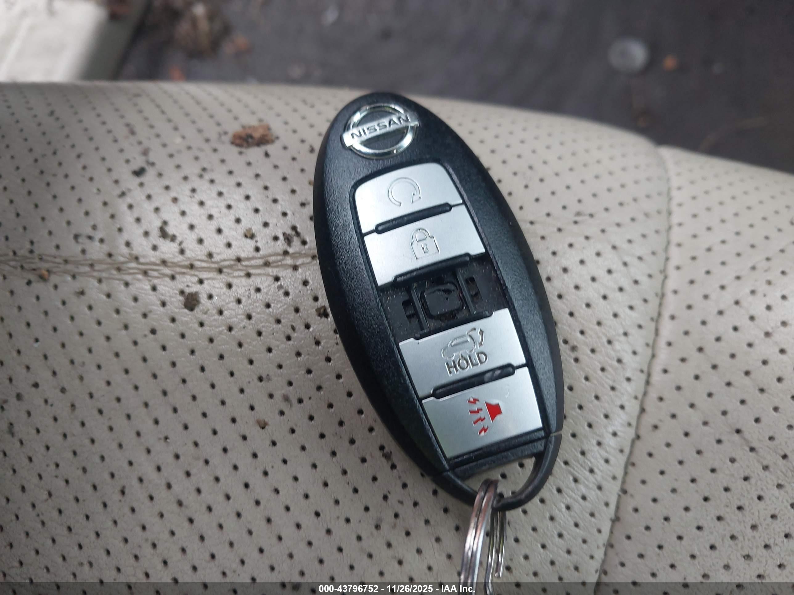 NISSAN MURANO image 11