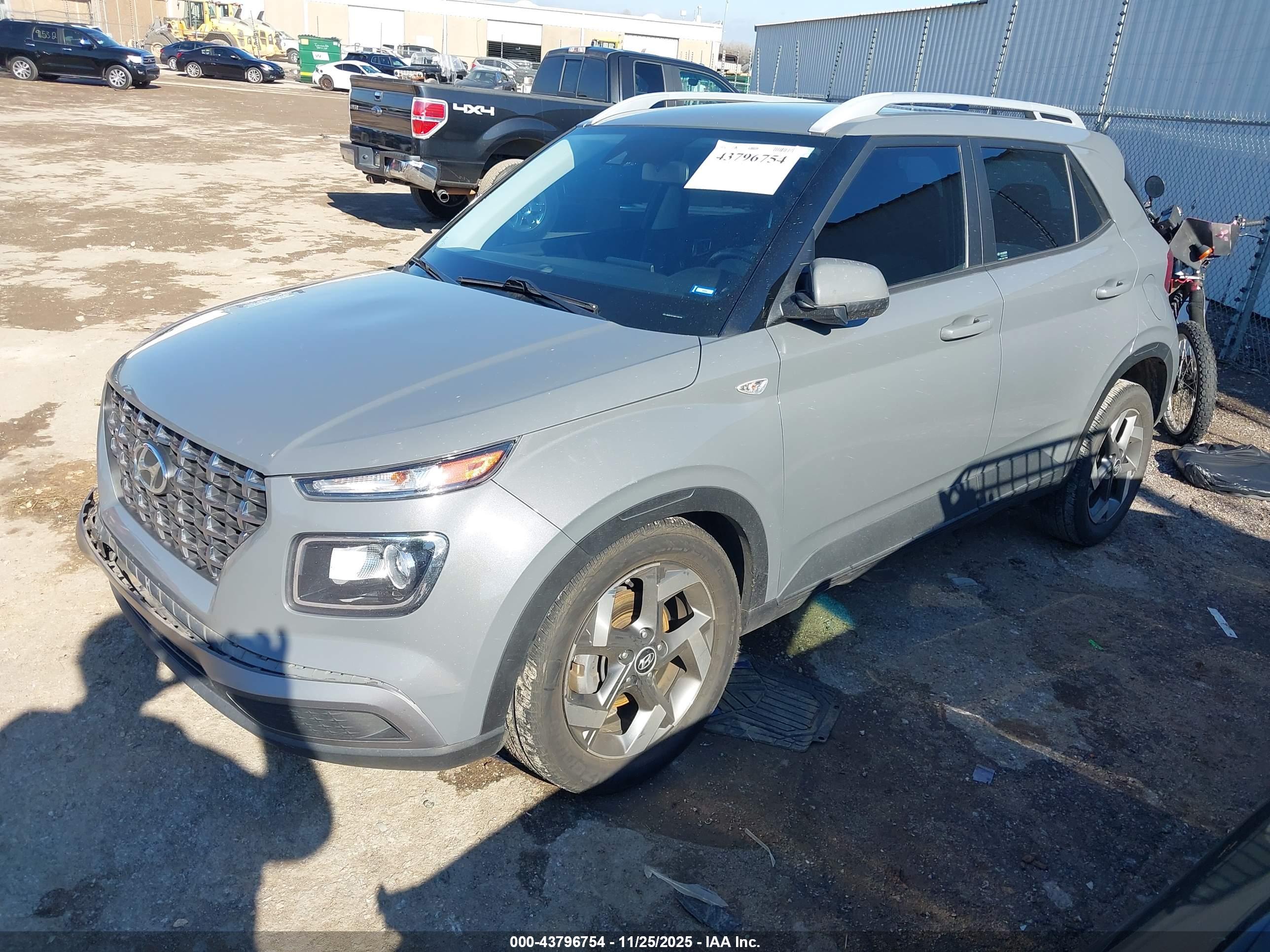 HYUNDAI VENUE image 2