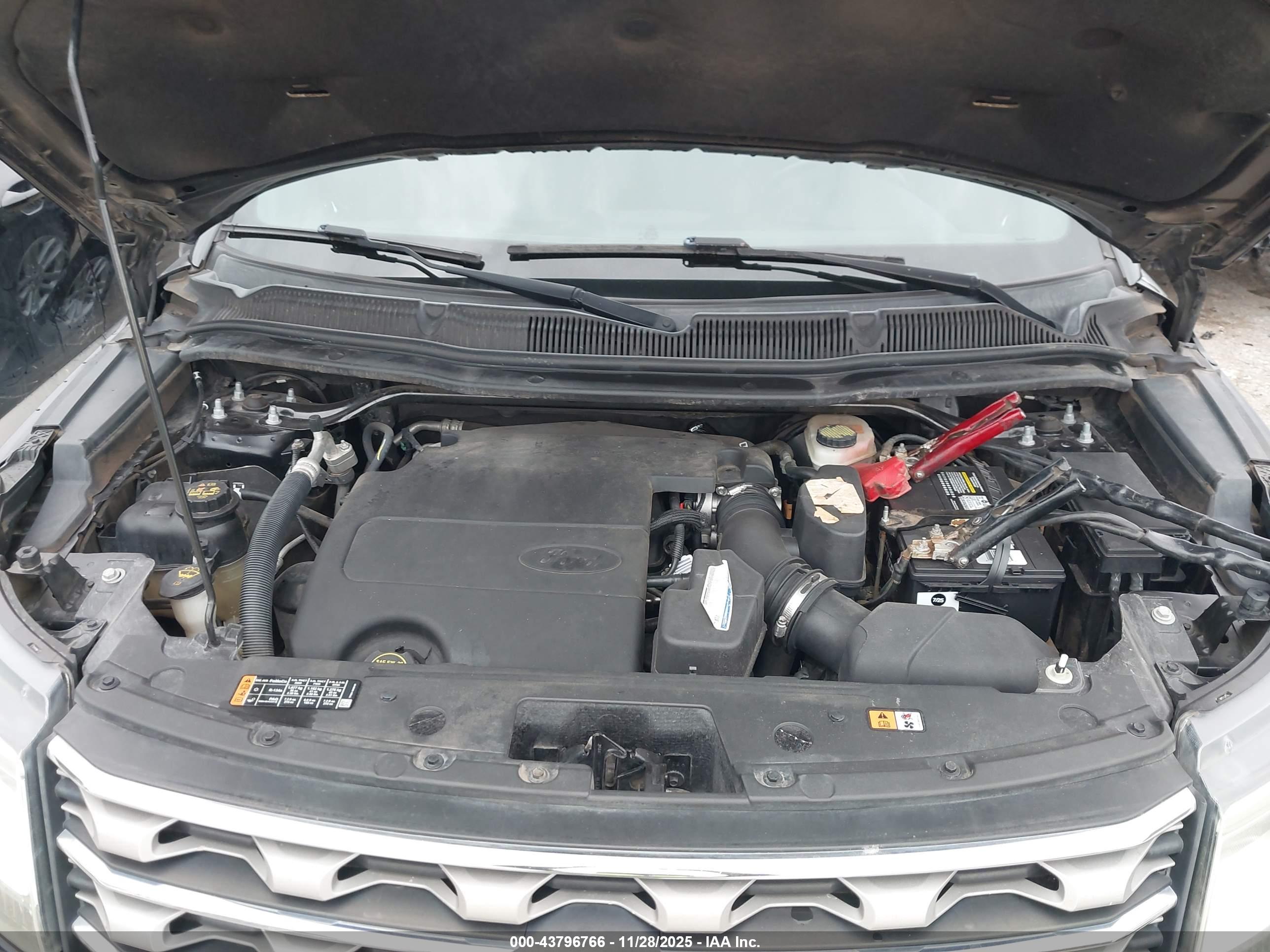 FORD EXPLORER image 10