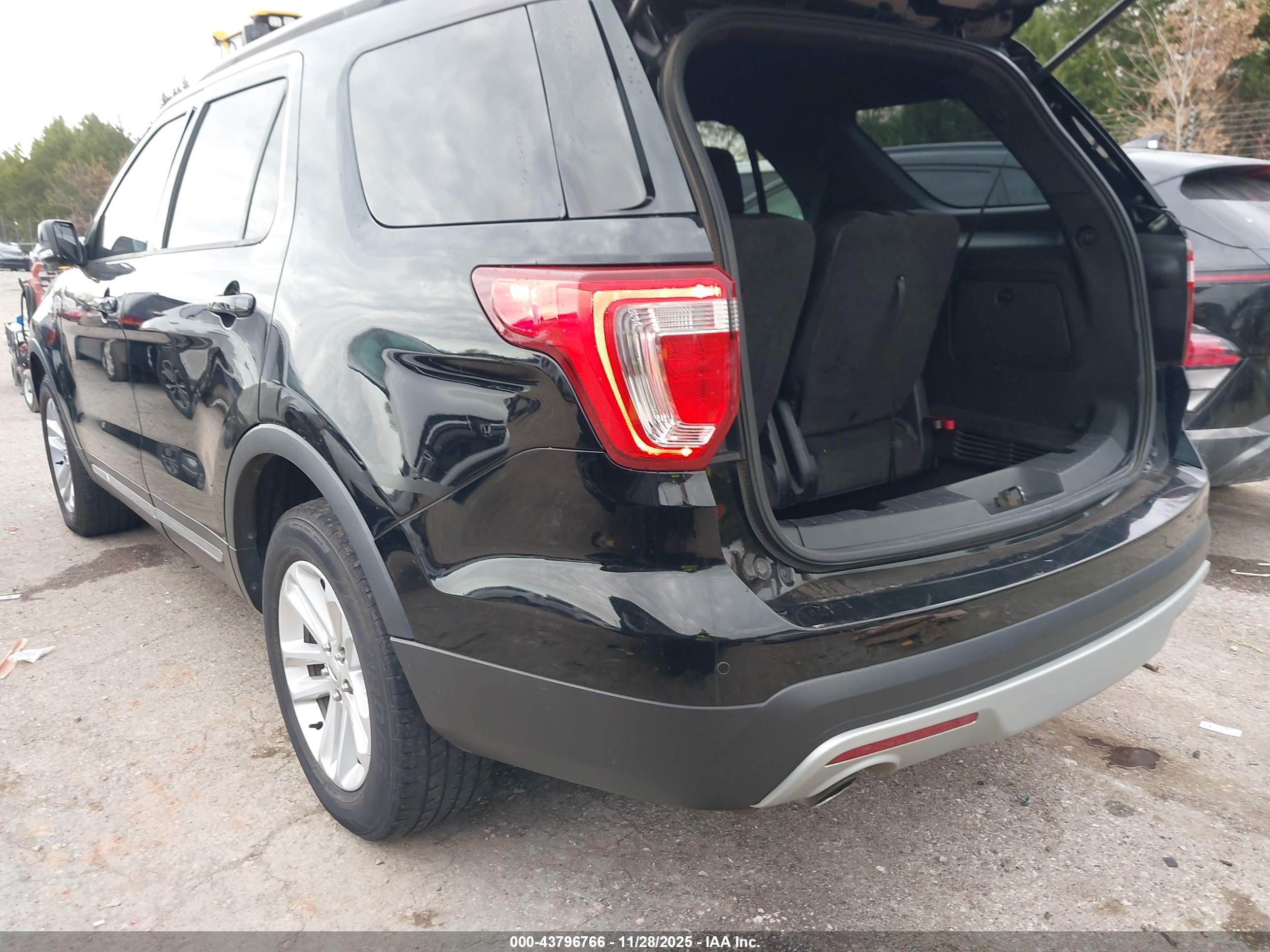FORD EXPLORER image 3