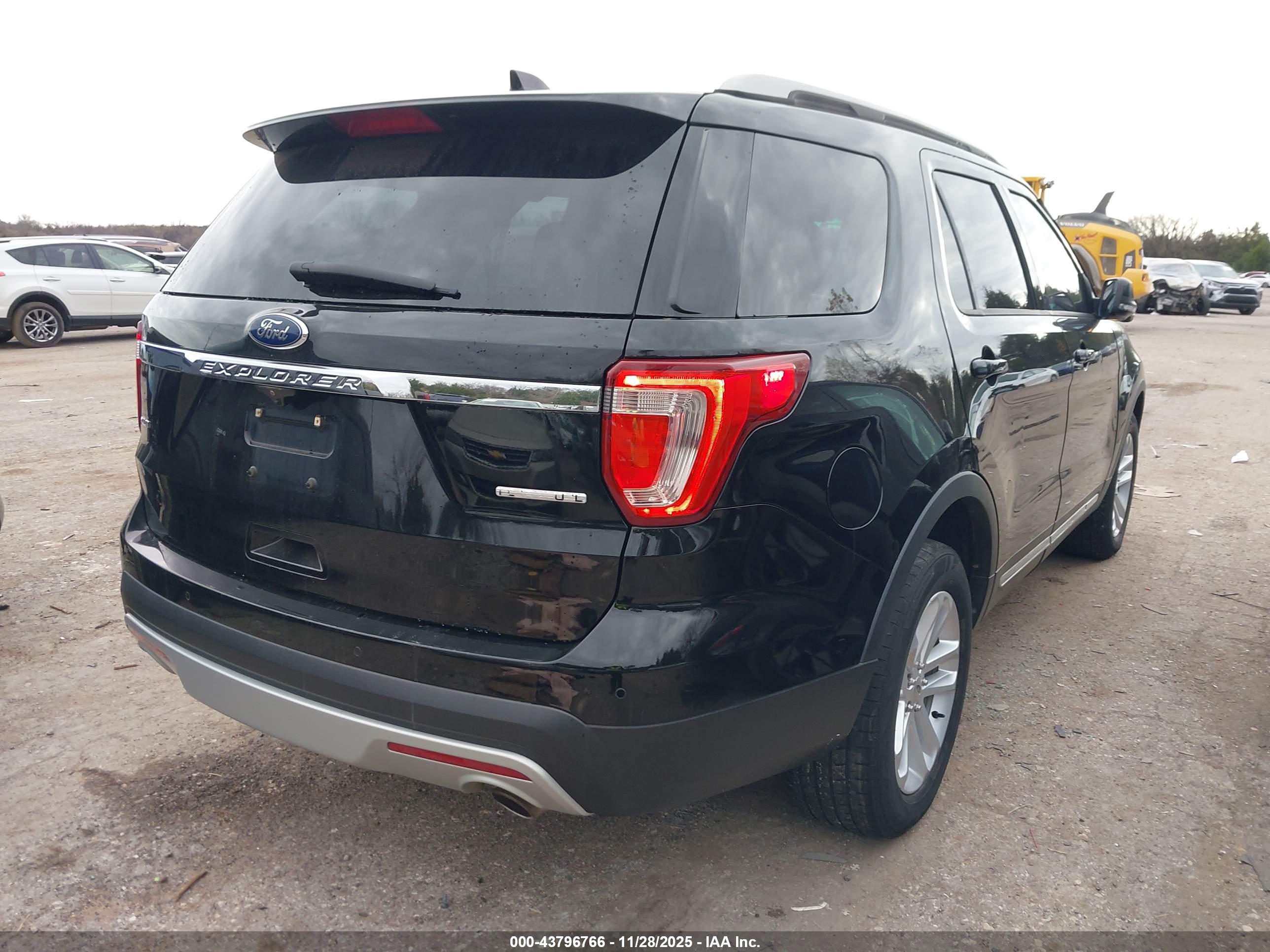 FORD EXPLORER image 4