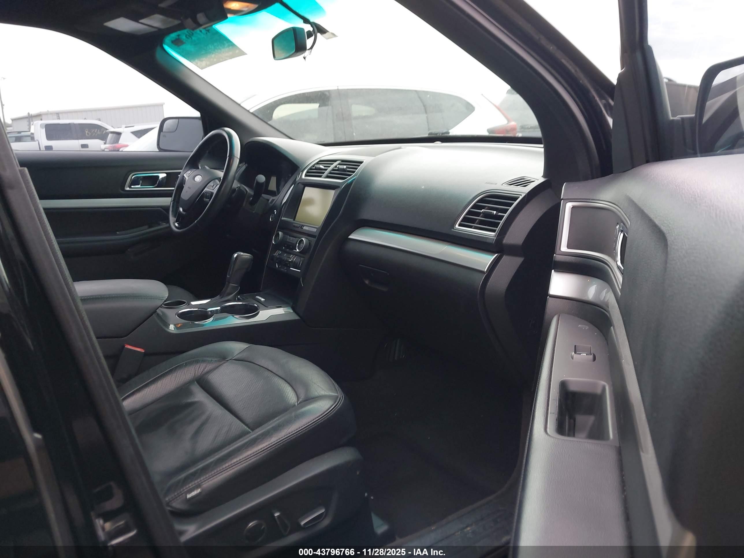 FORD EXPLORER image 5