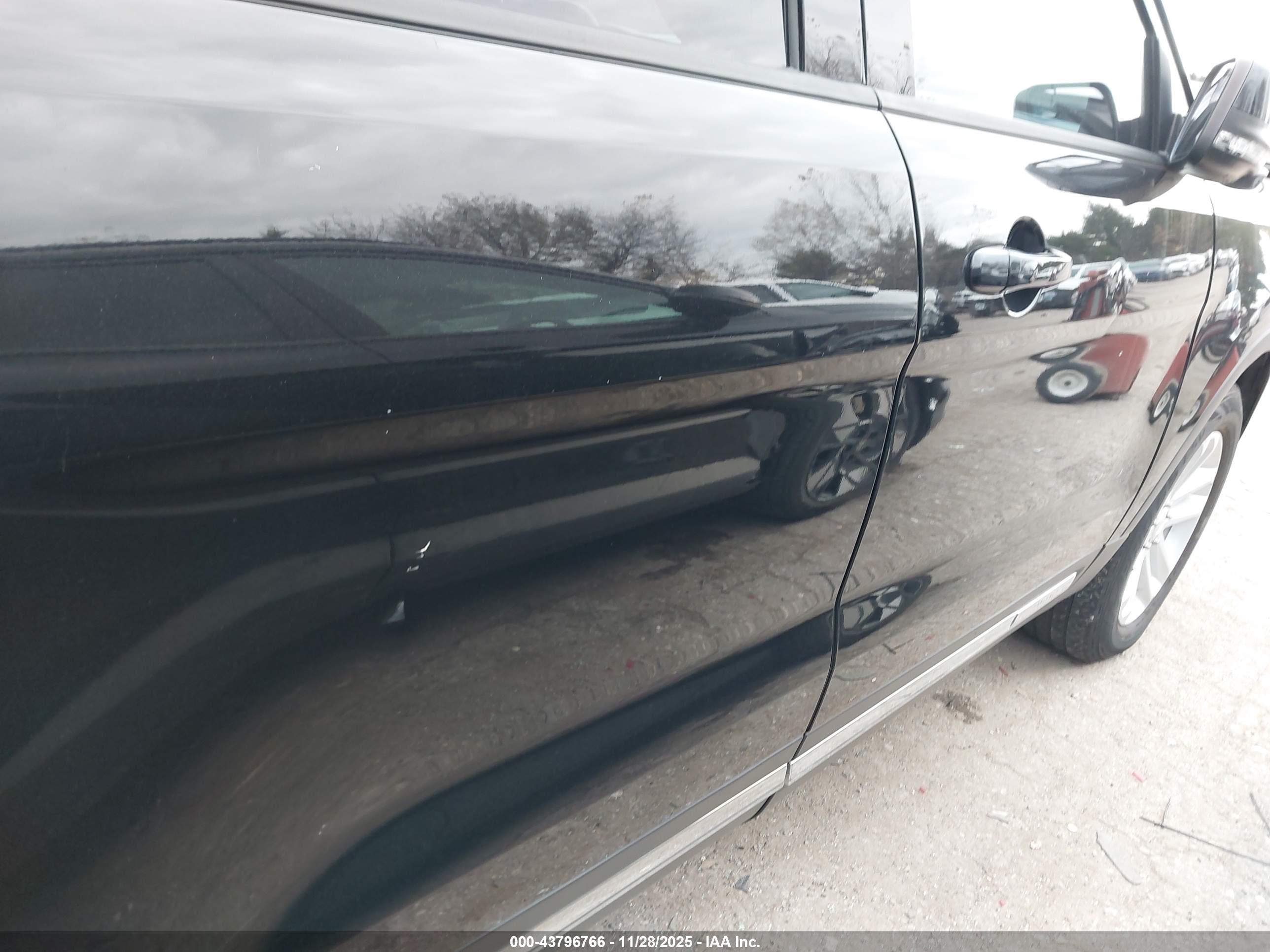 FORD EXPLORER image 6