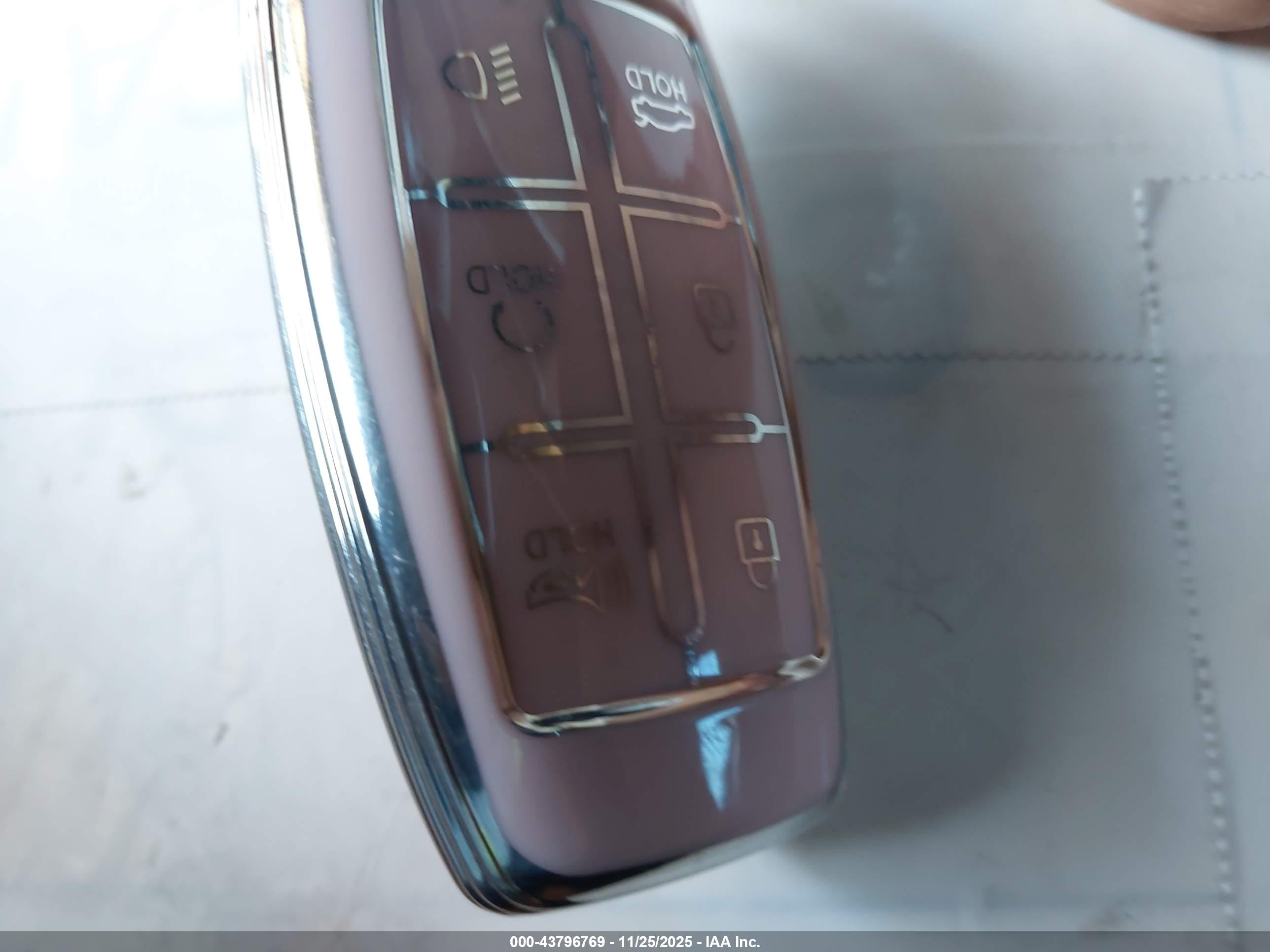 GENESIS G70 image 11