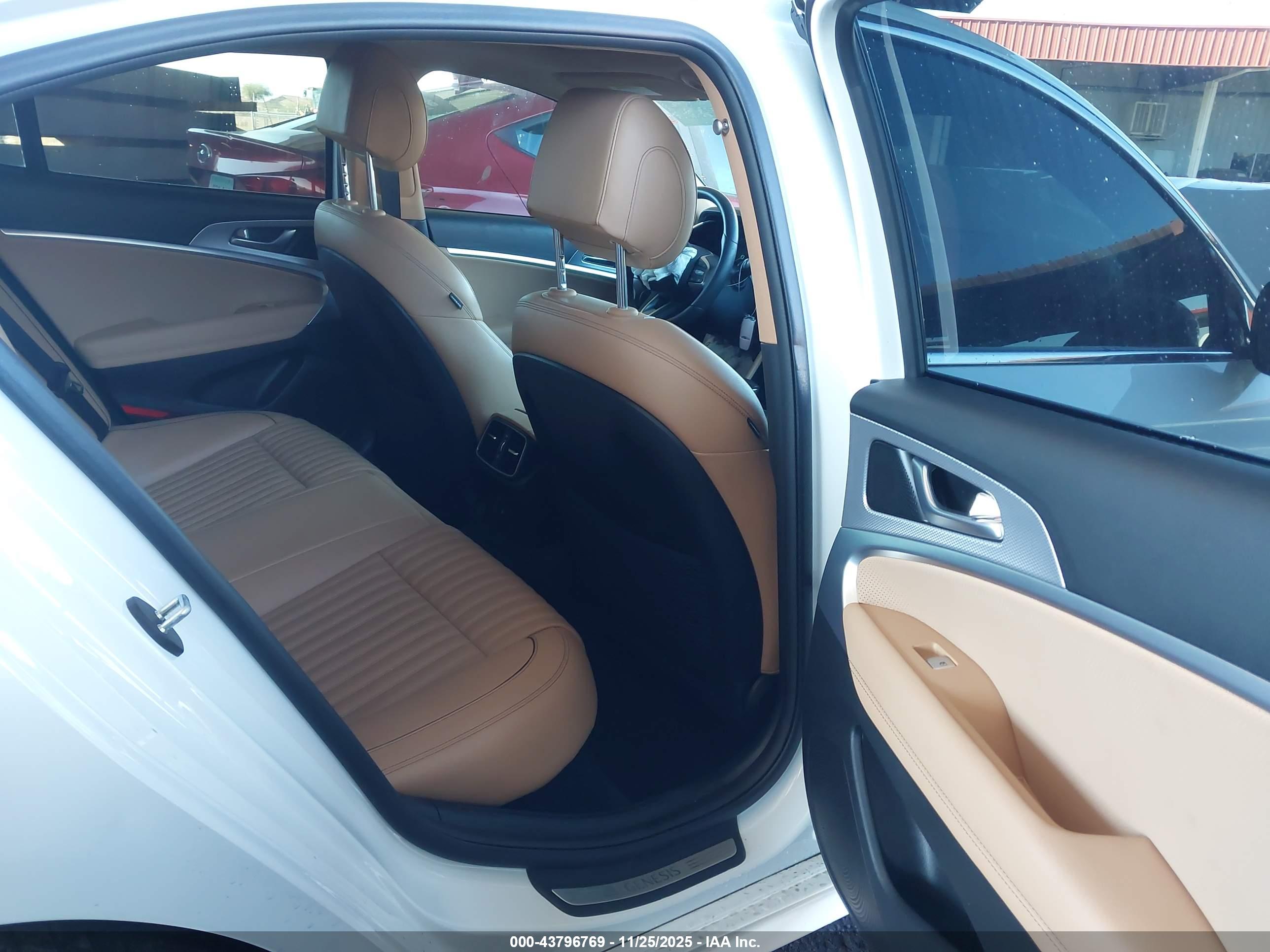 GENESIS G70 image 8
