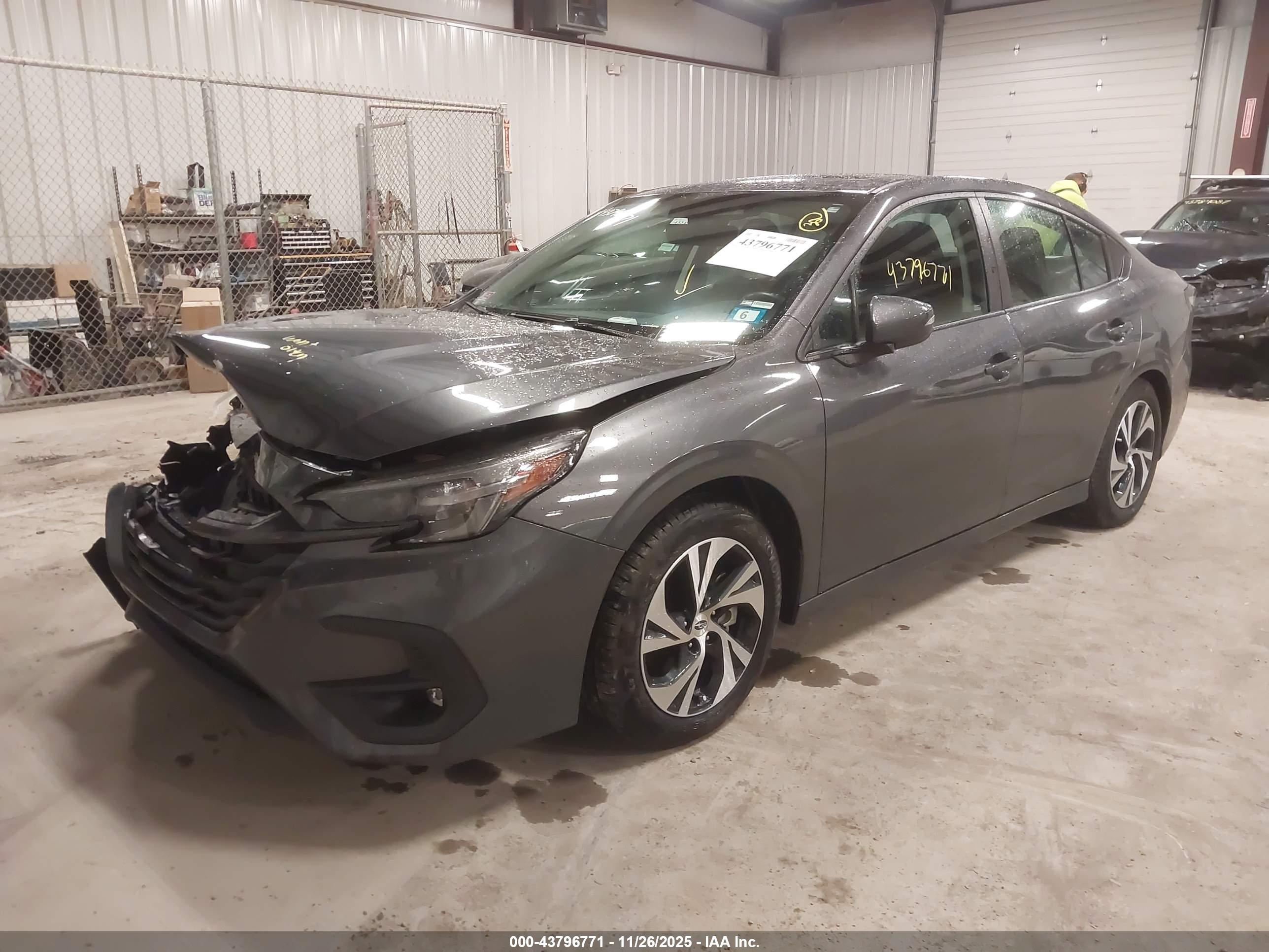 SUBARU LEGACY image 2